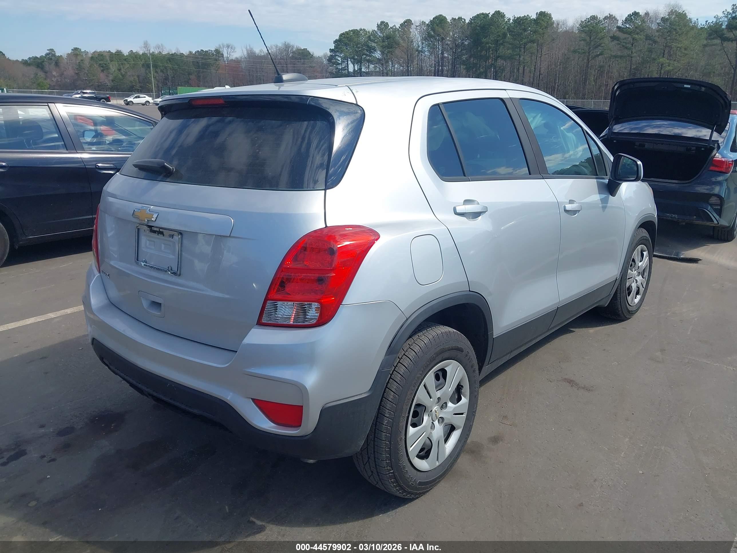 CHEVROLET TRAX image 4
