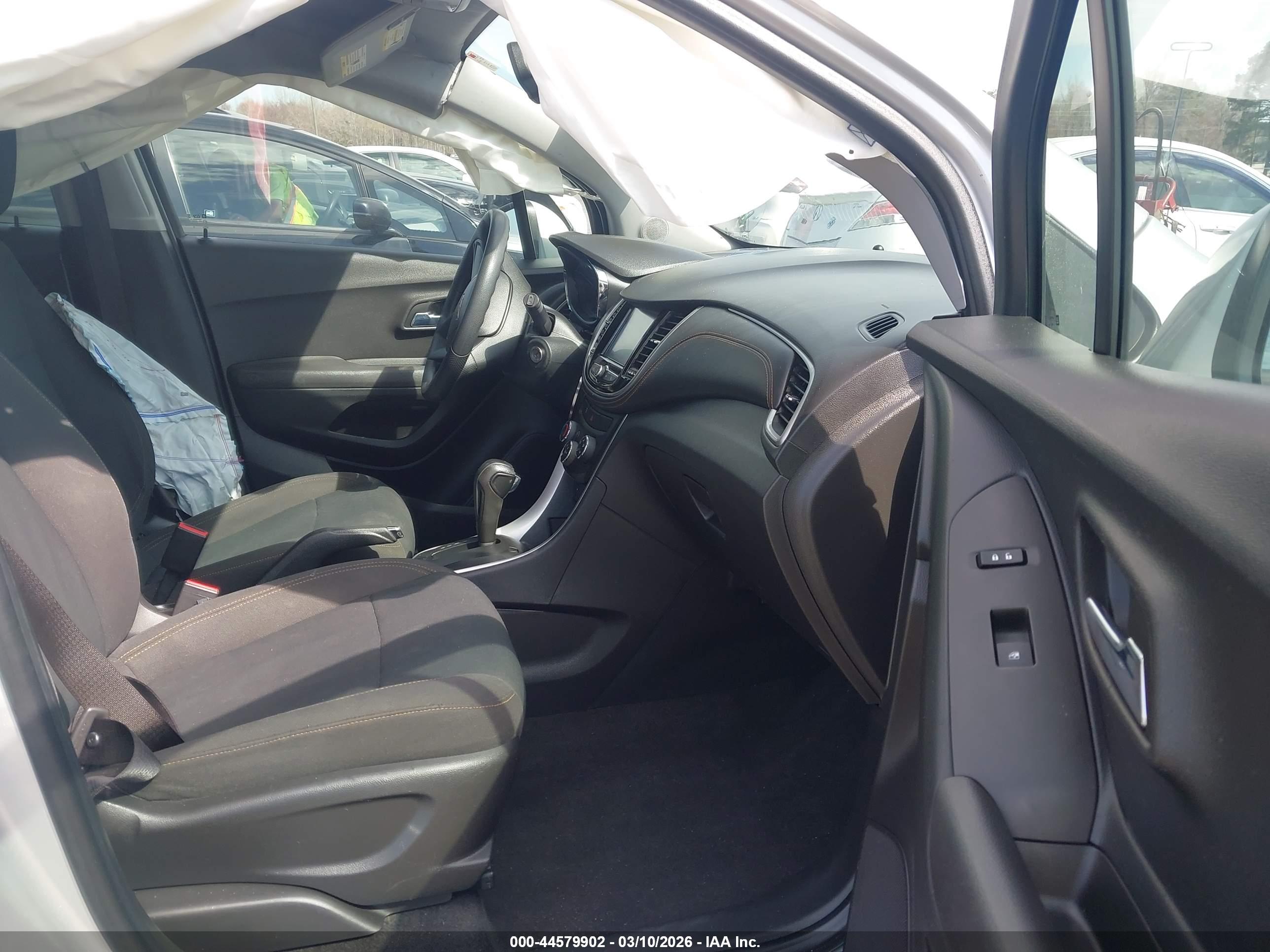 CHEVROLET TRAX image 5