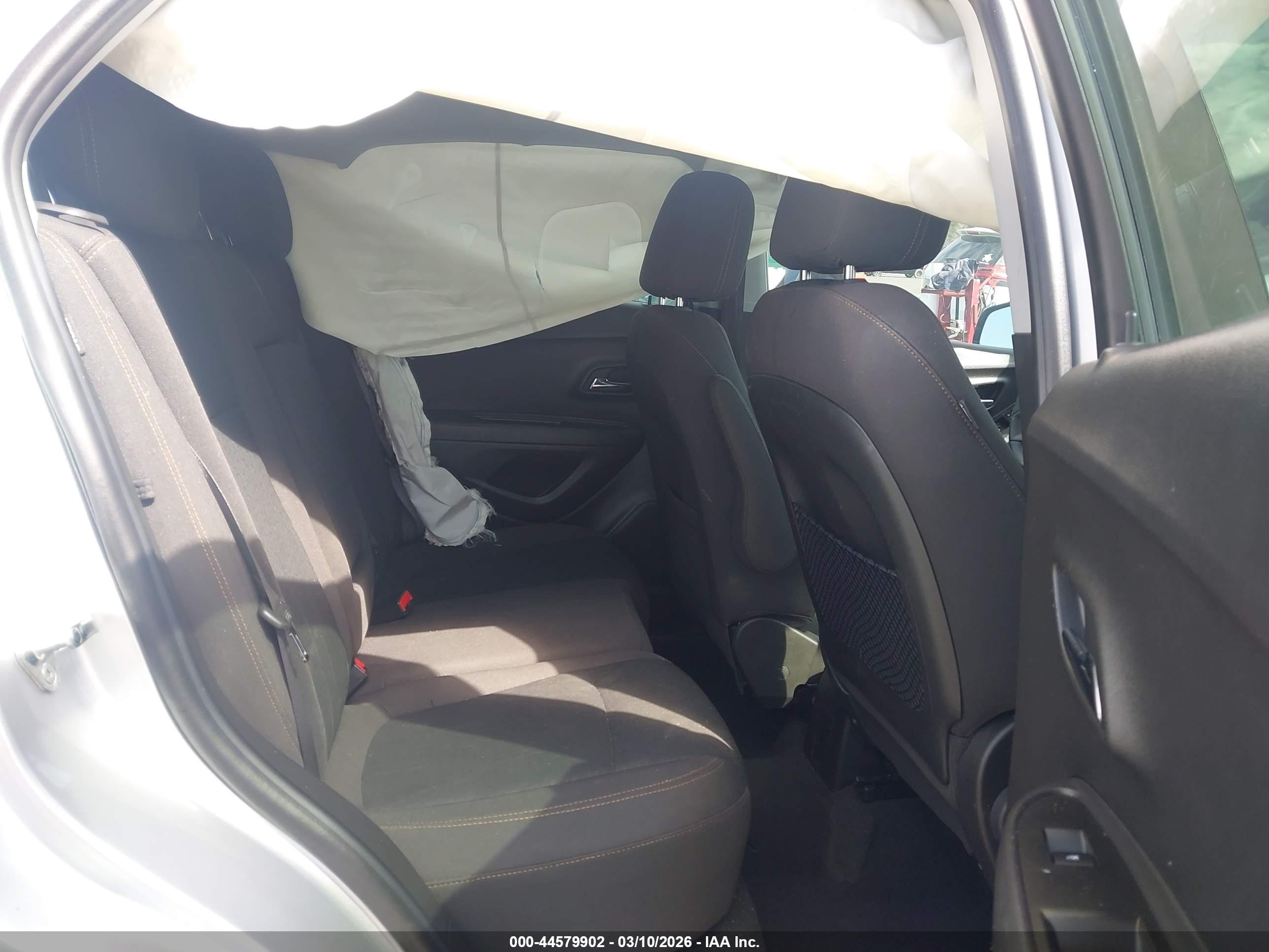 CHEVROLET TRAX image 8