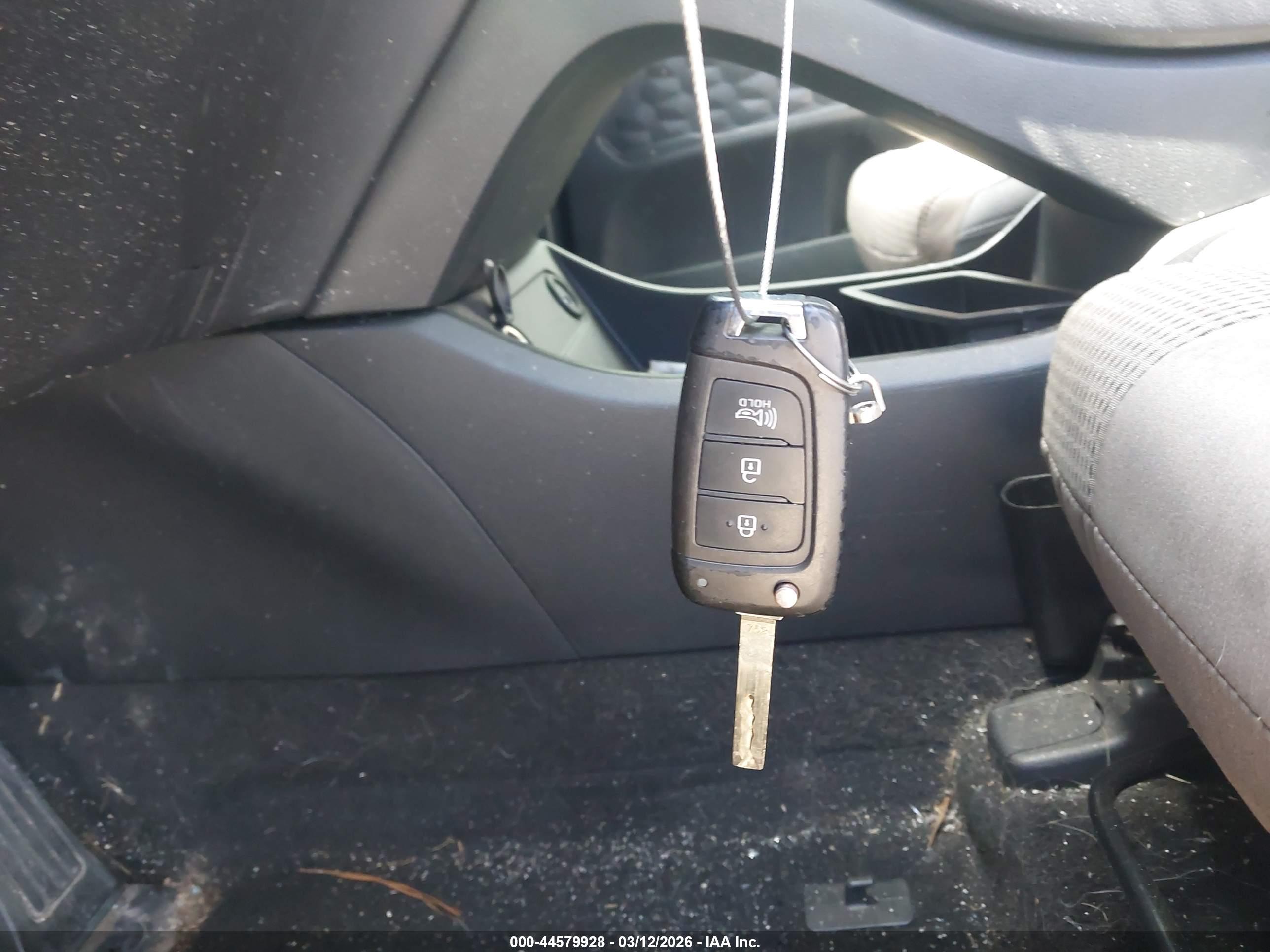 HYUNDAI SANTA image 11
