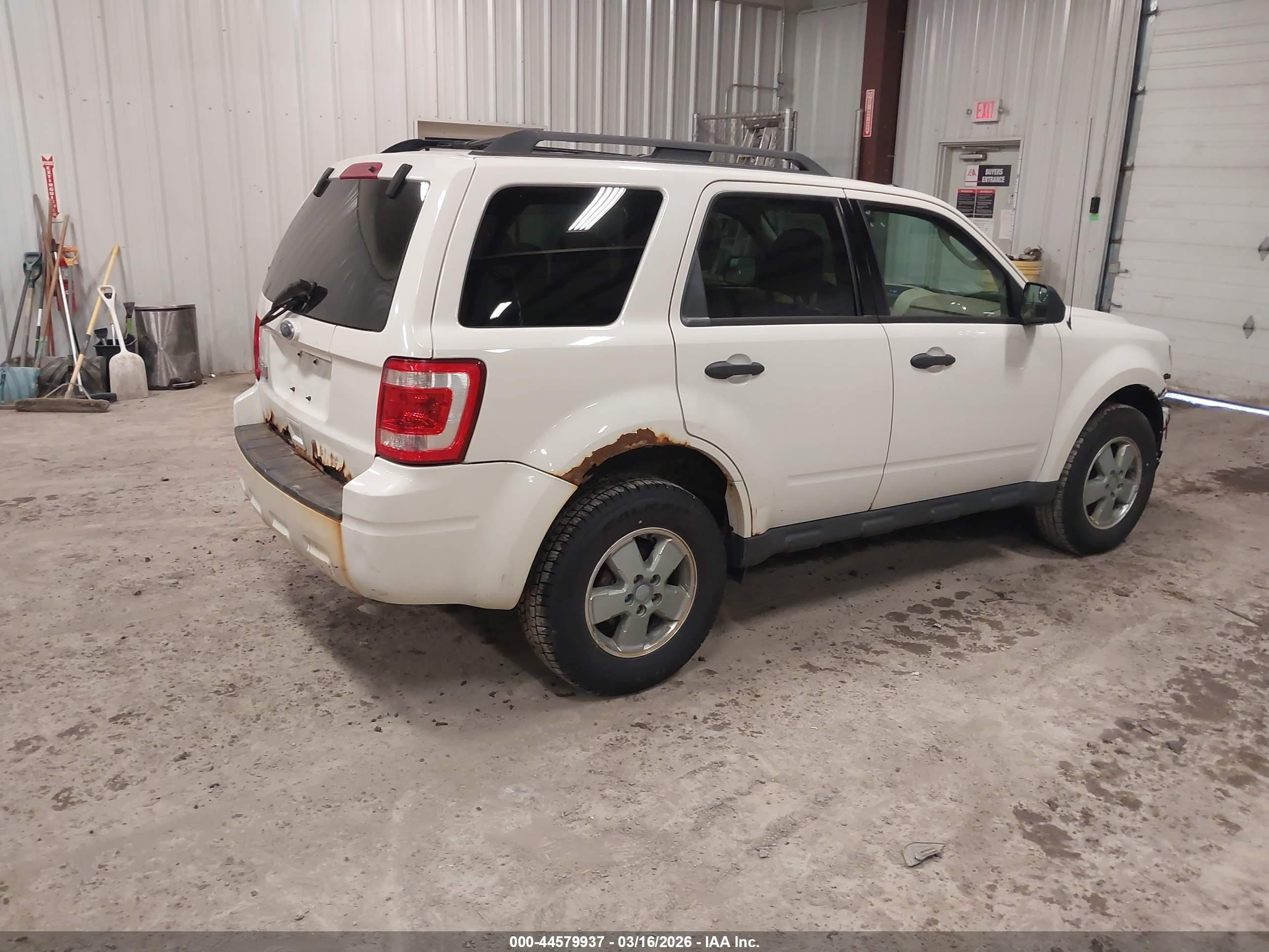 FORD ESCAPE image 4