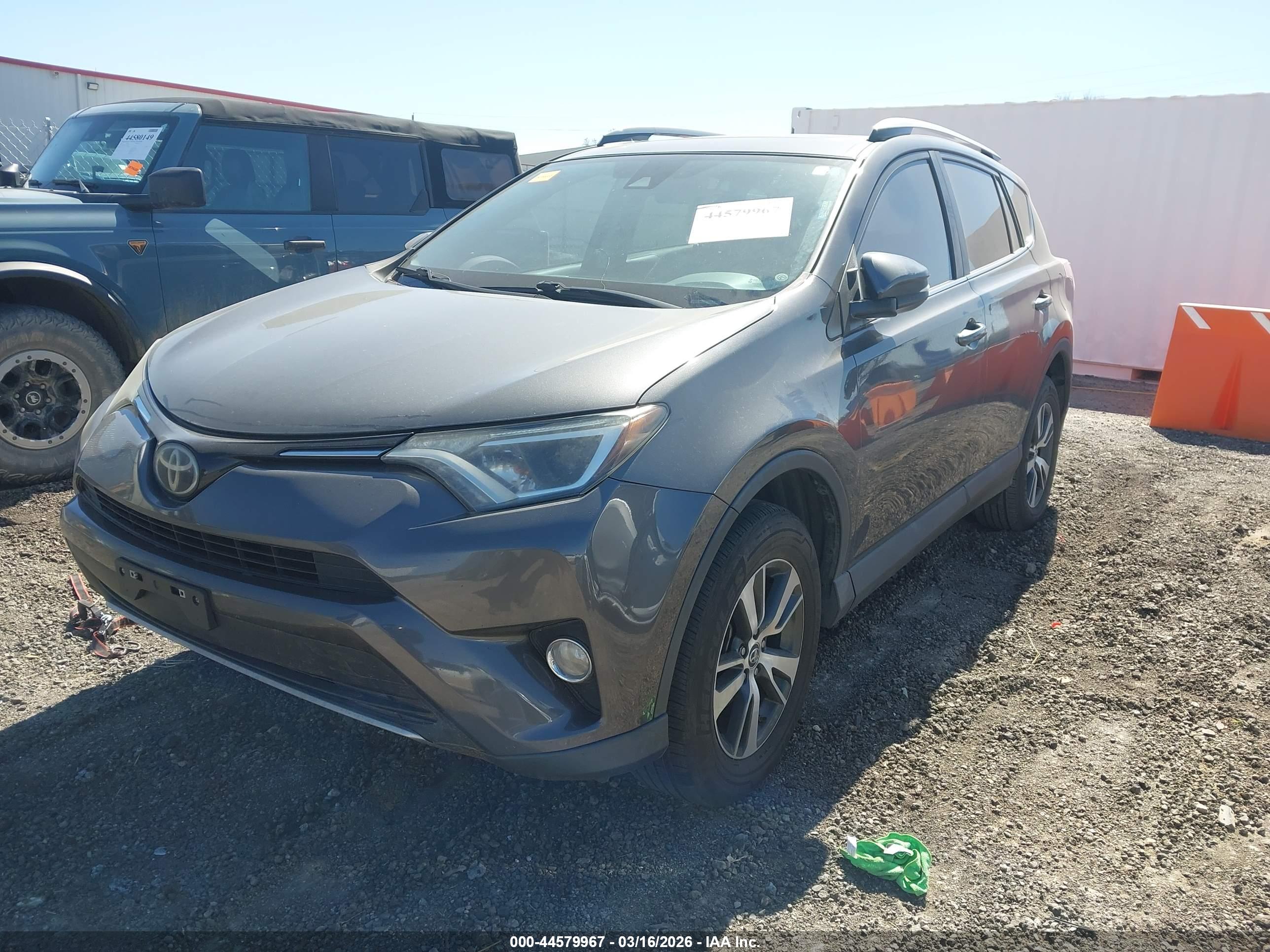 TOYOTA RAV4 image 2