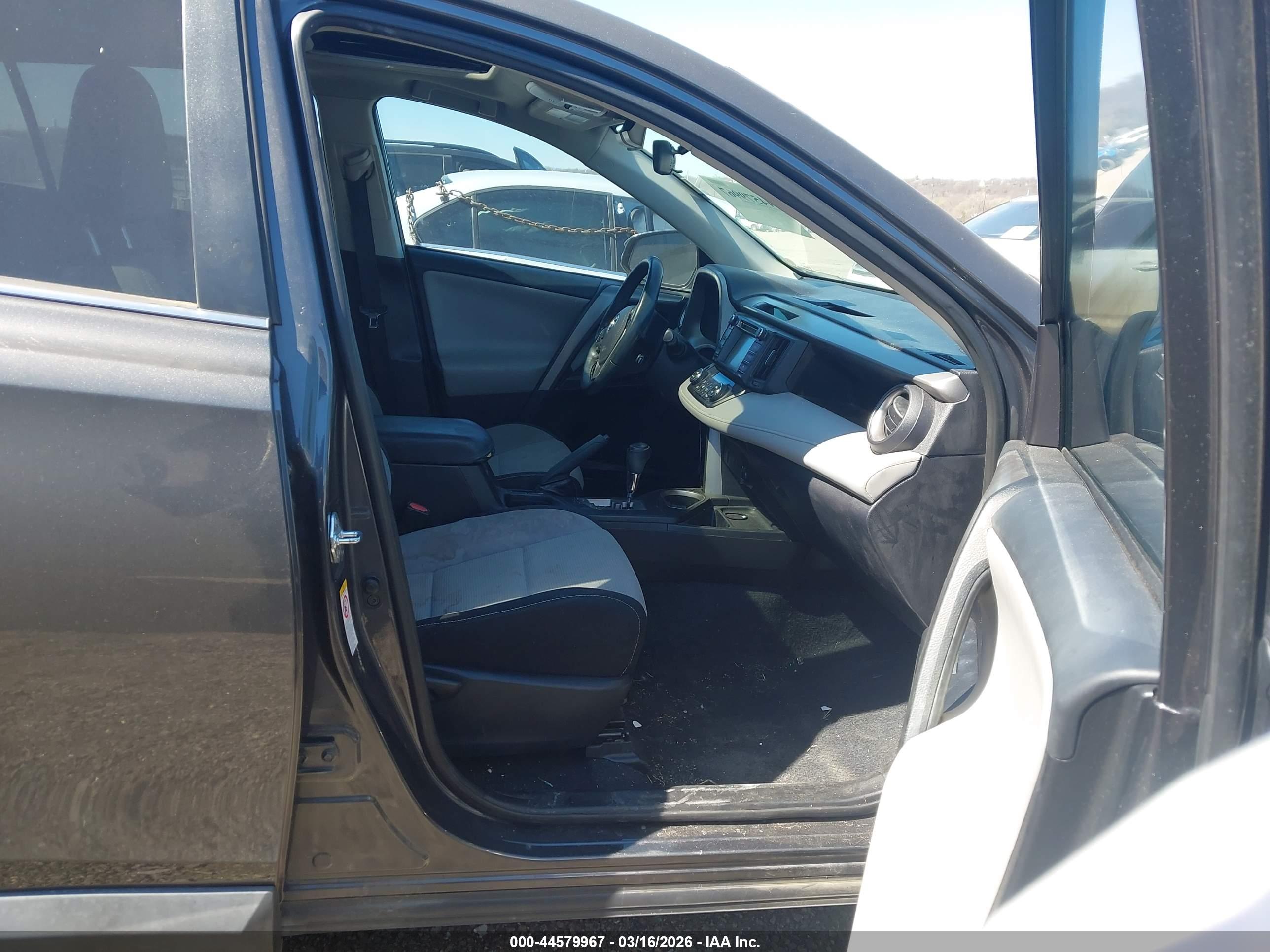 TOYOTA RAV4 image 5