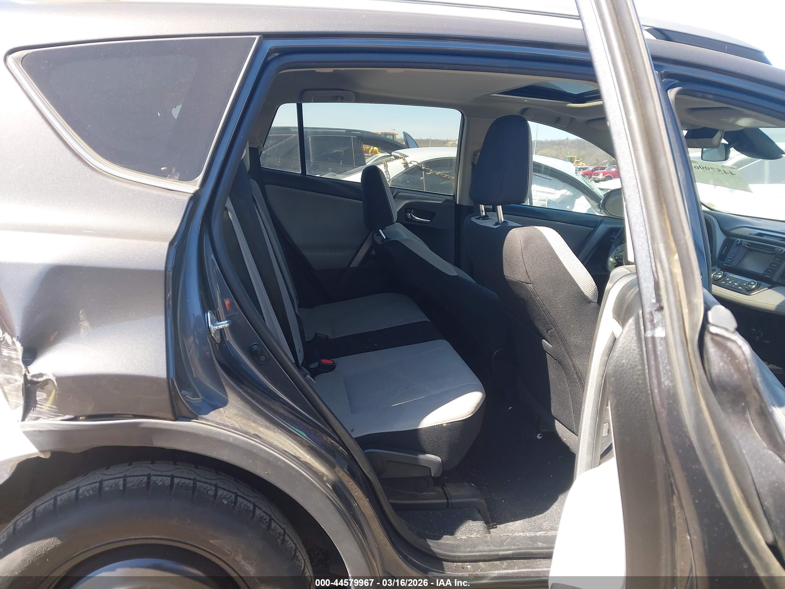TOYOTA RAV4 image 8