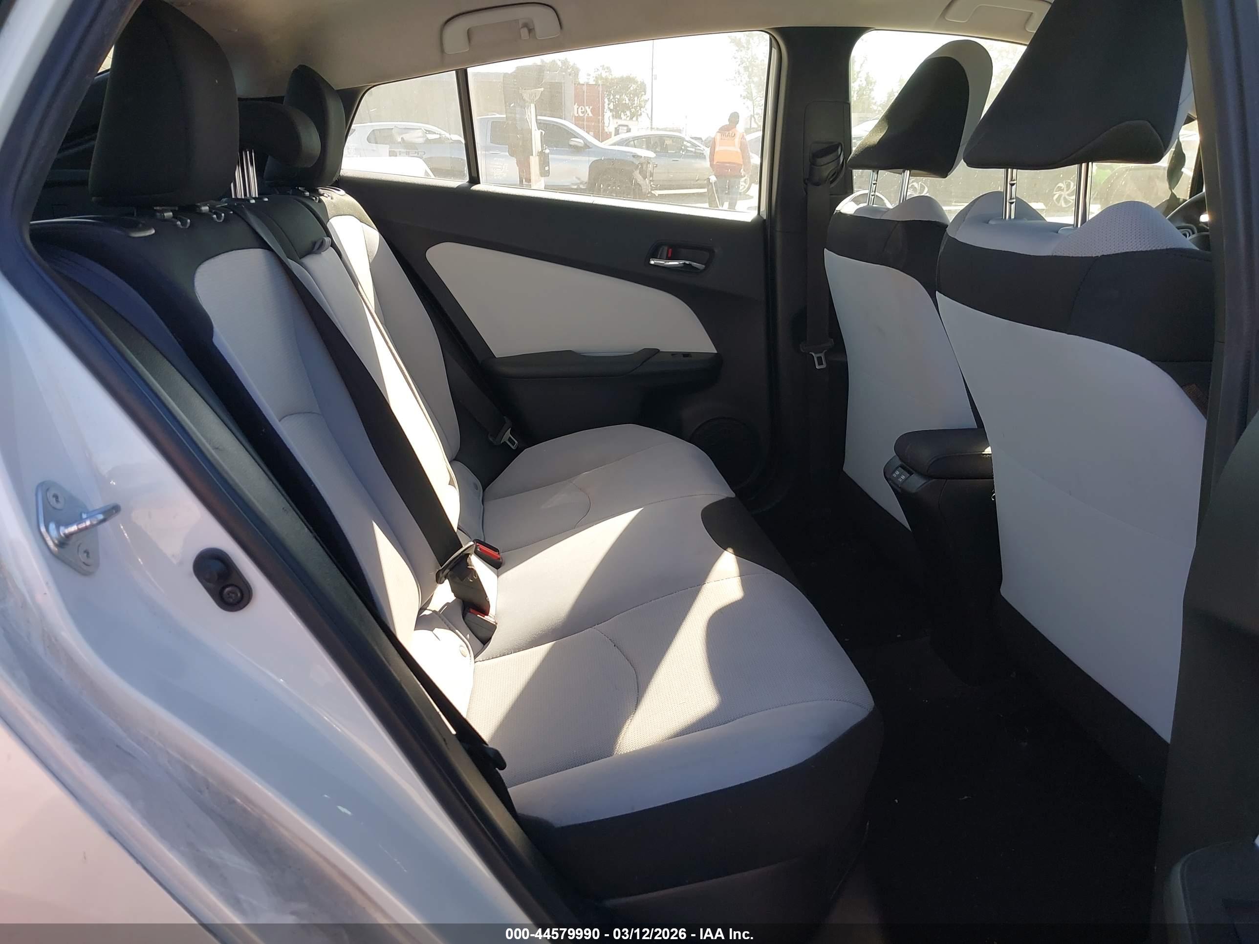 TOYOTA PRIUS image 8