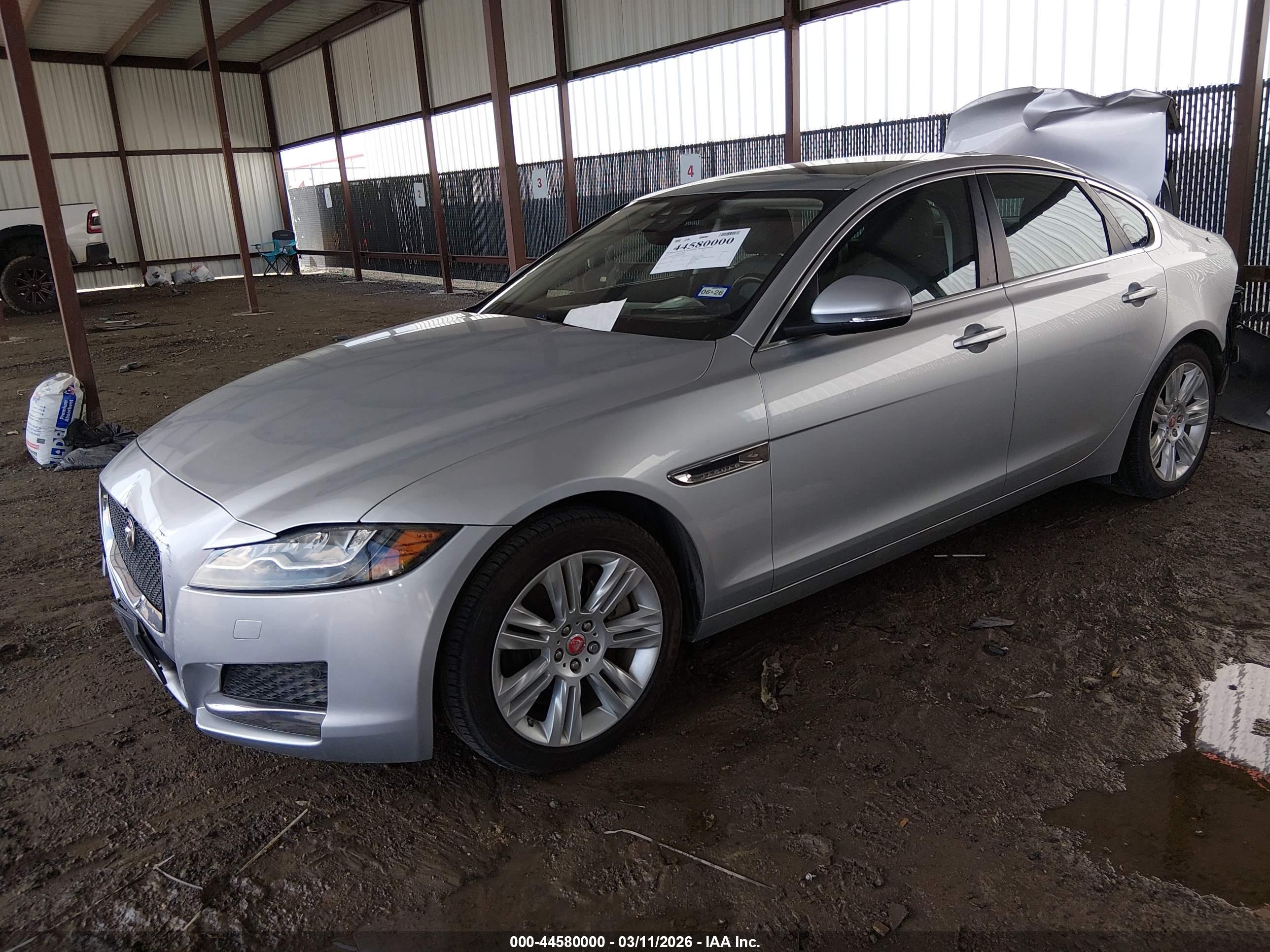 JAGUAR XF image 2