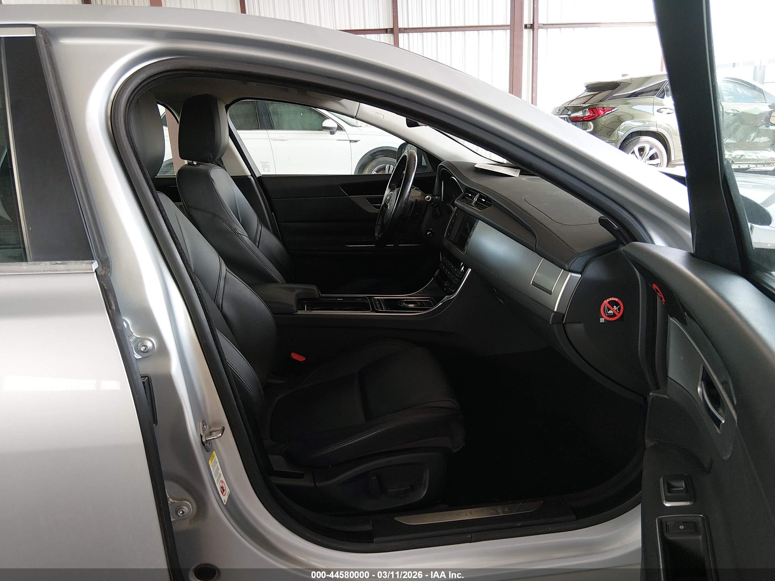 JAGUAR XF image 5