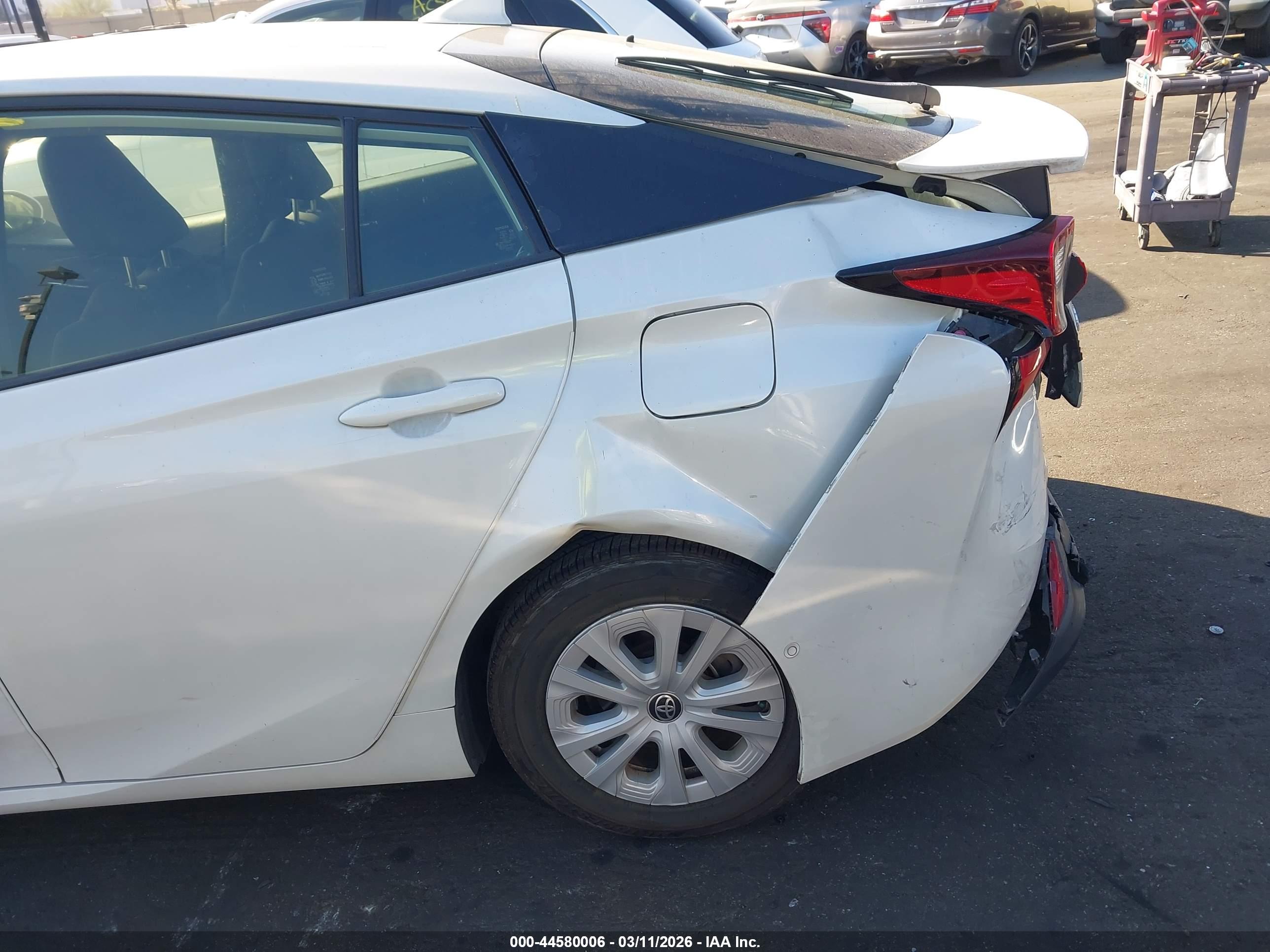 TOYOTA PRIUS image 6