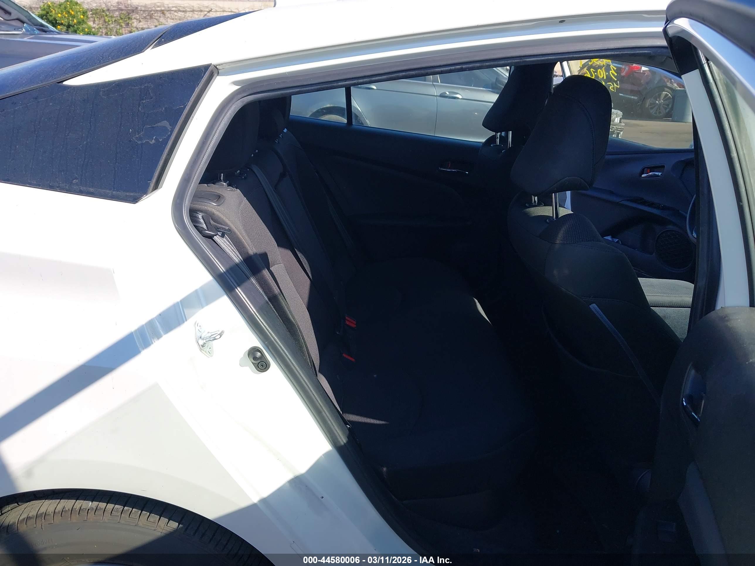 TOYOTA PRIUS image 8