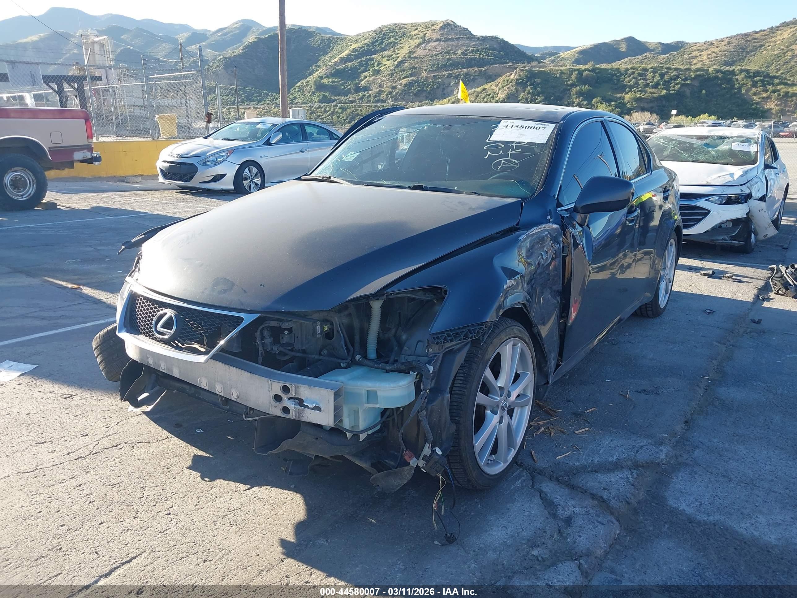 LEXUS IS image 2