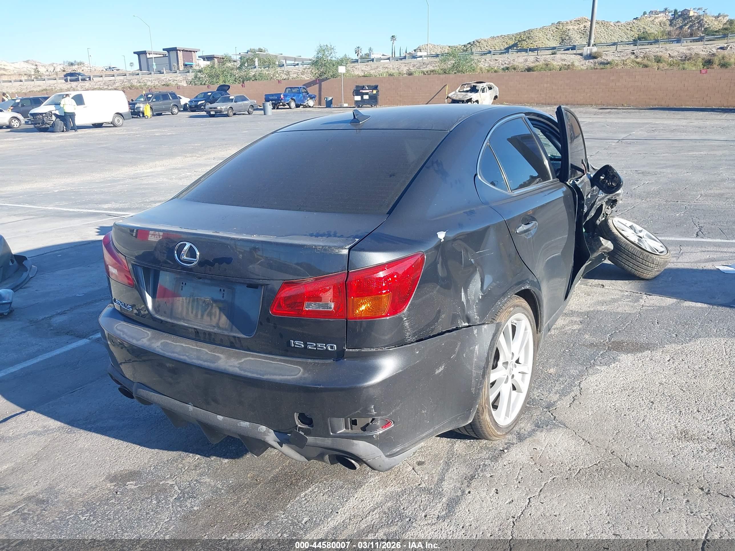 LEXUS IS image 4