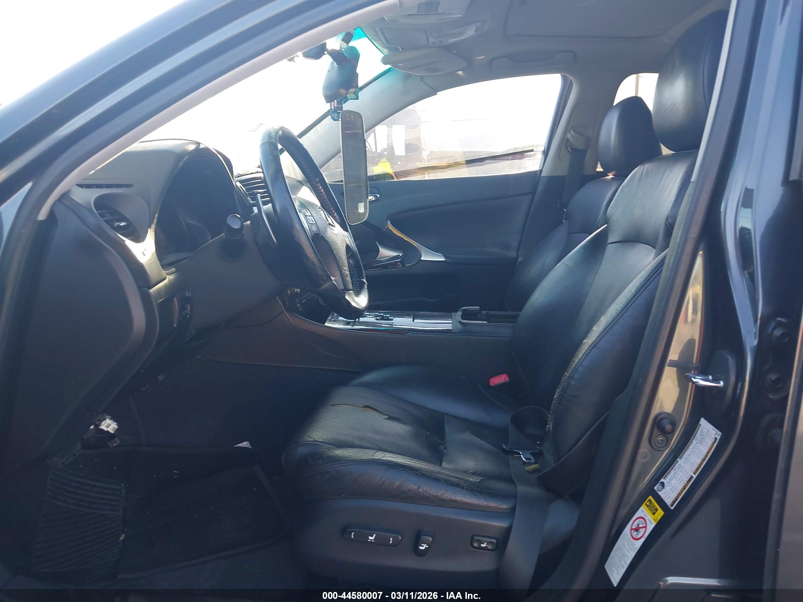 LEXUS IS image 5