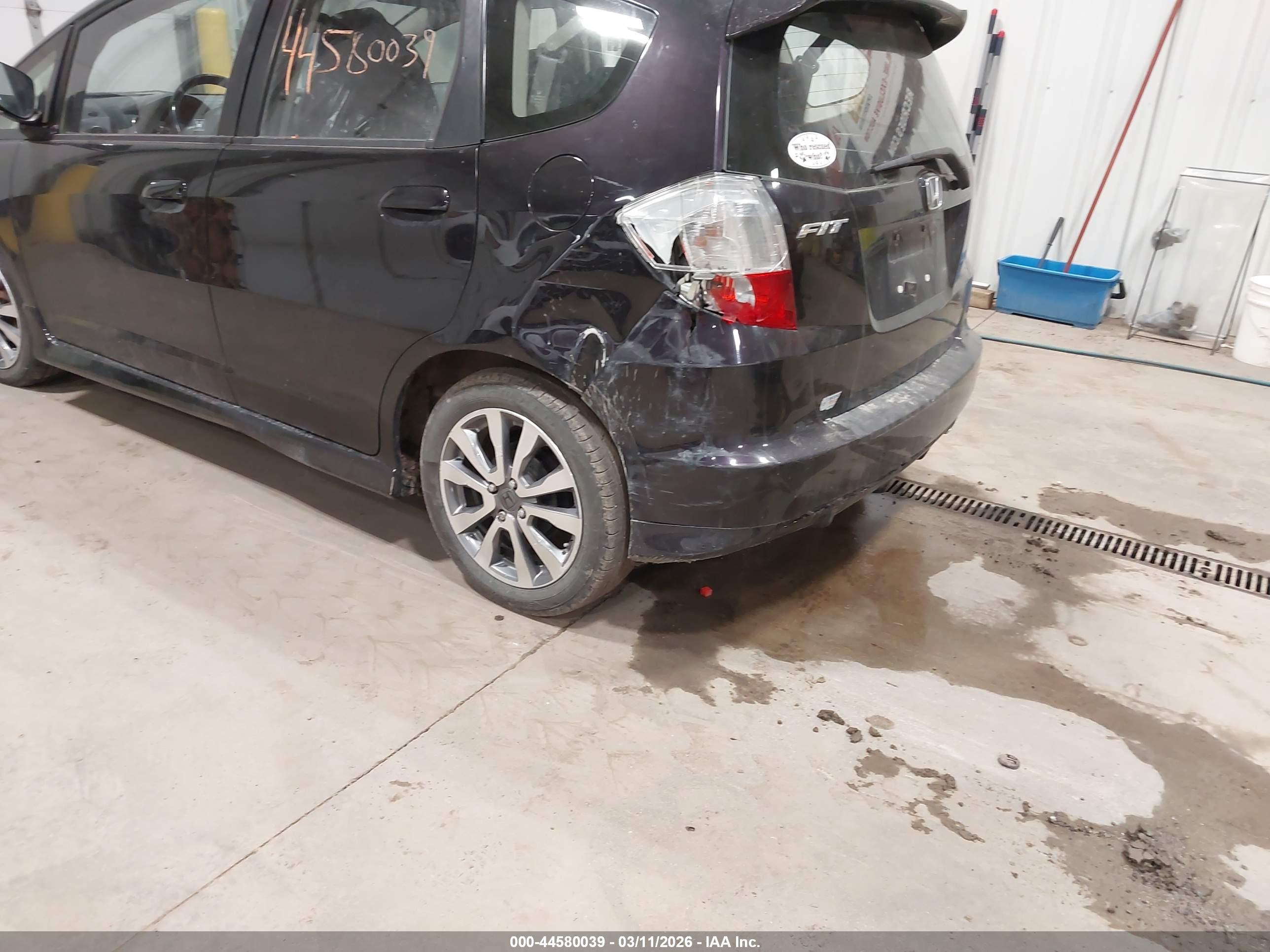 HONDA FIT image 6