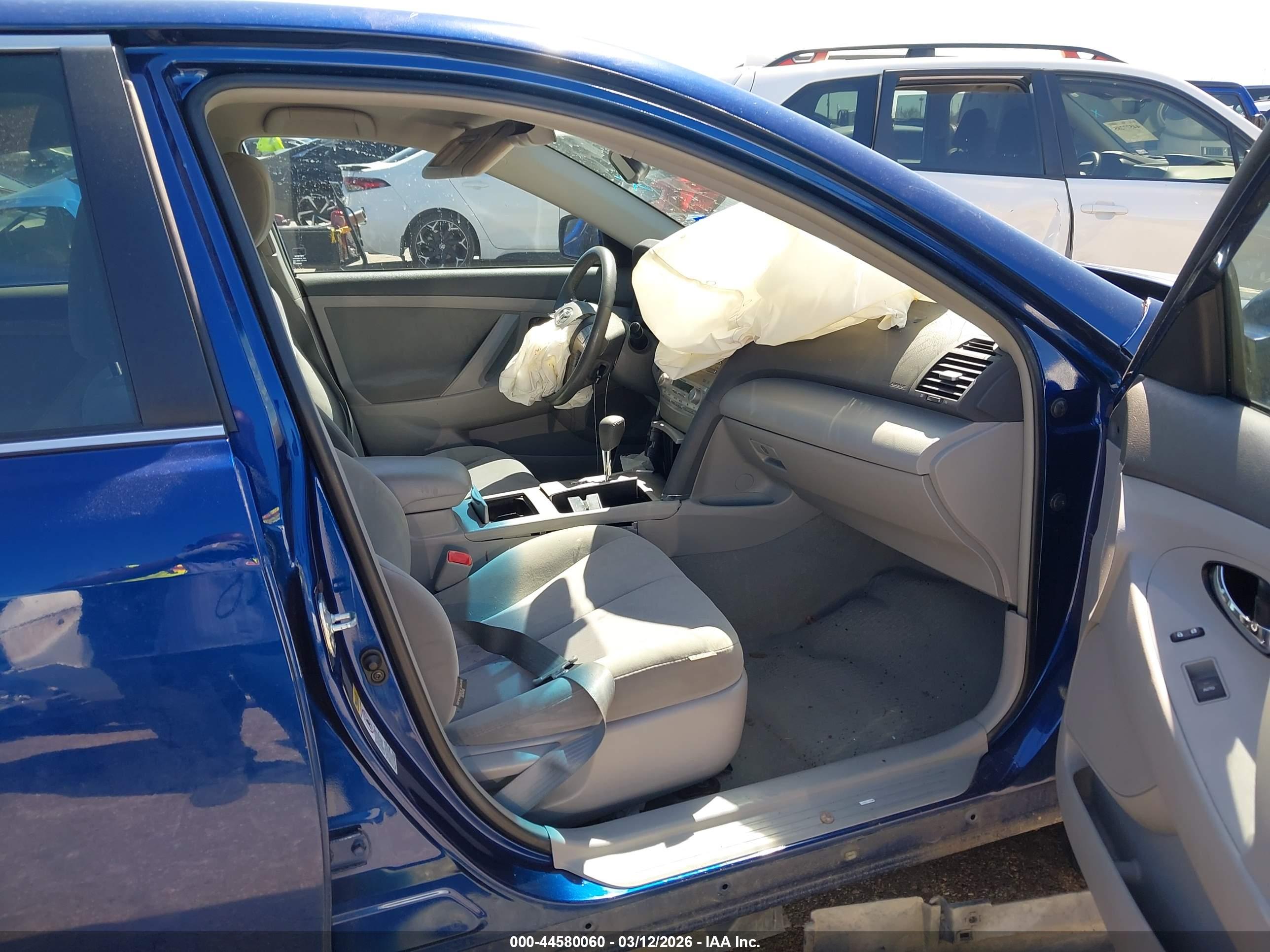 TOYOTA CAMRY image 5