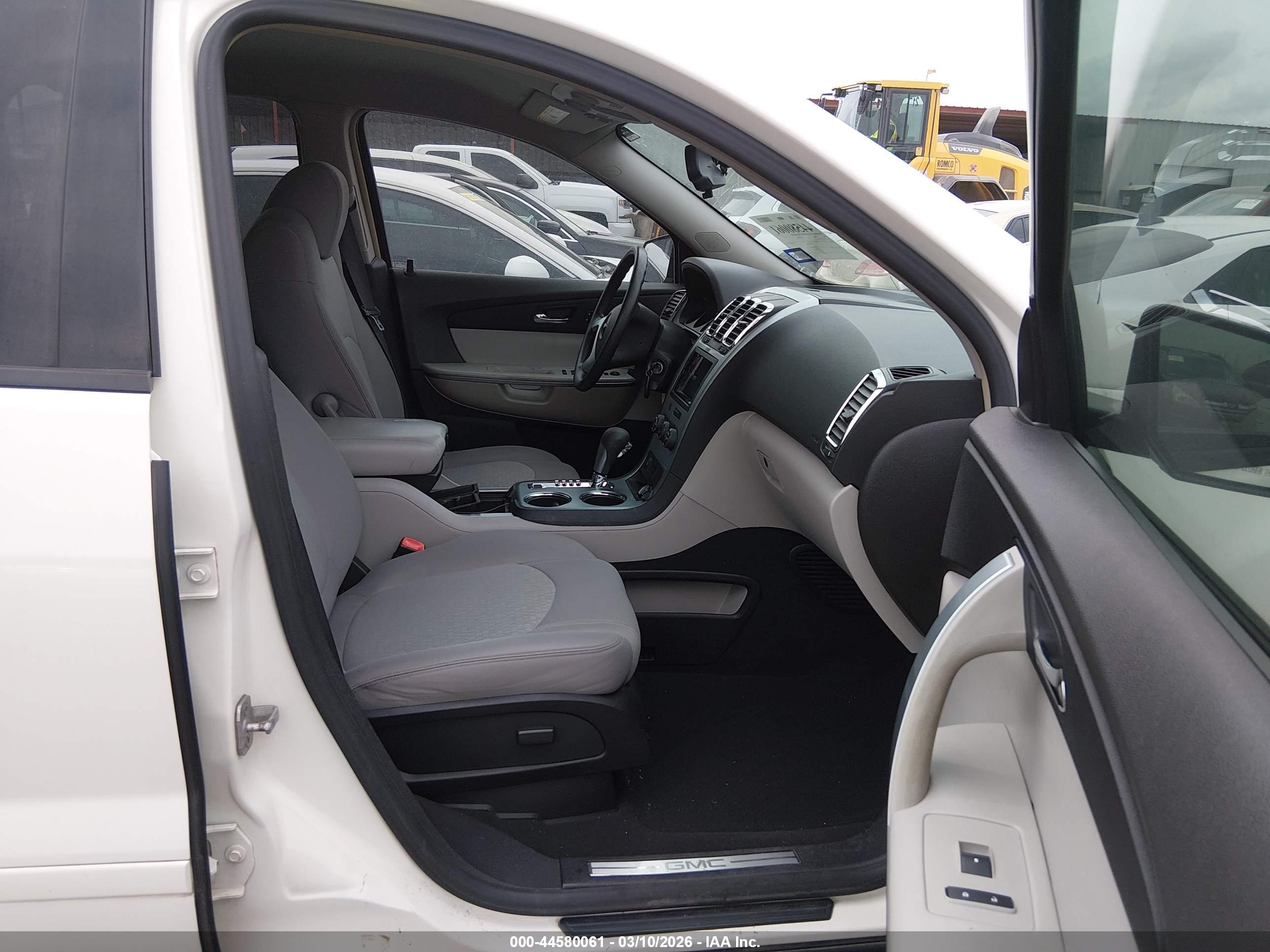 GMC ACADIA image 5
