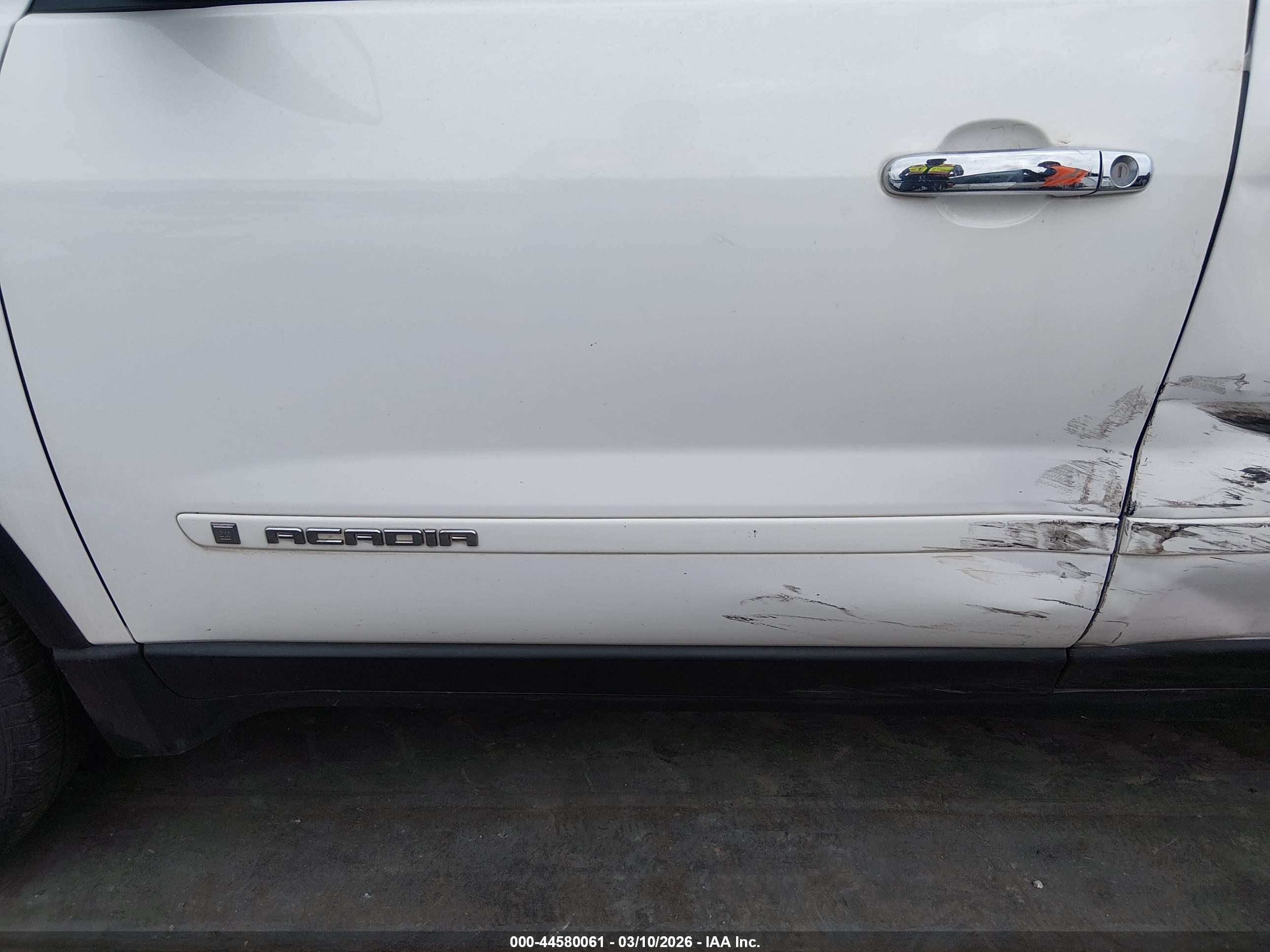 GMC ACADIA image 6
