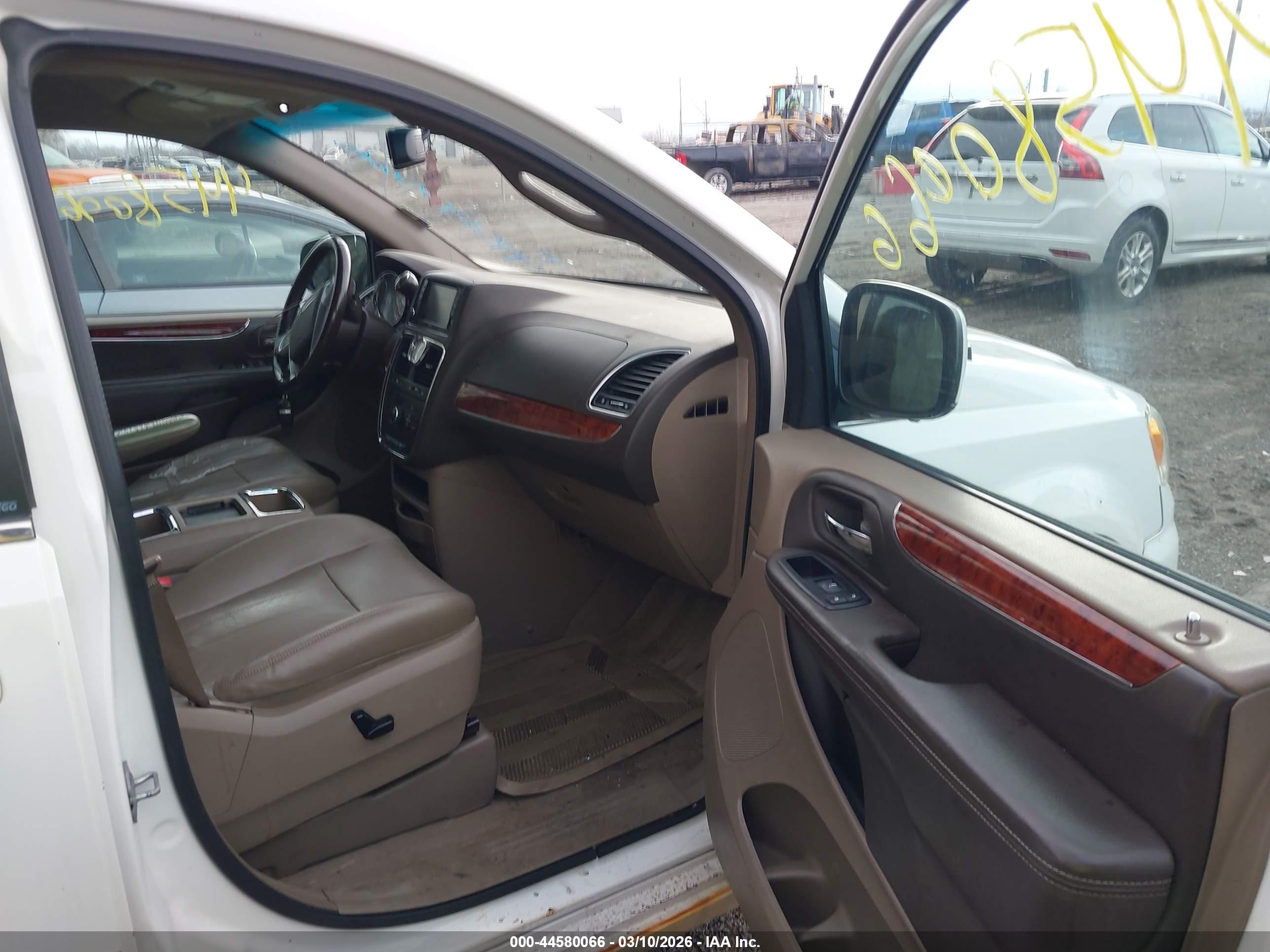 CHRYSLER TOWN image 5