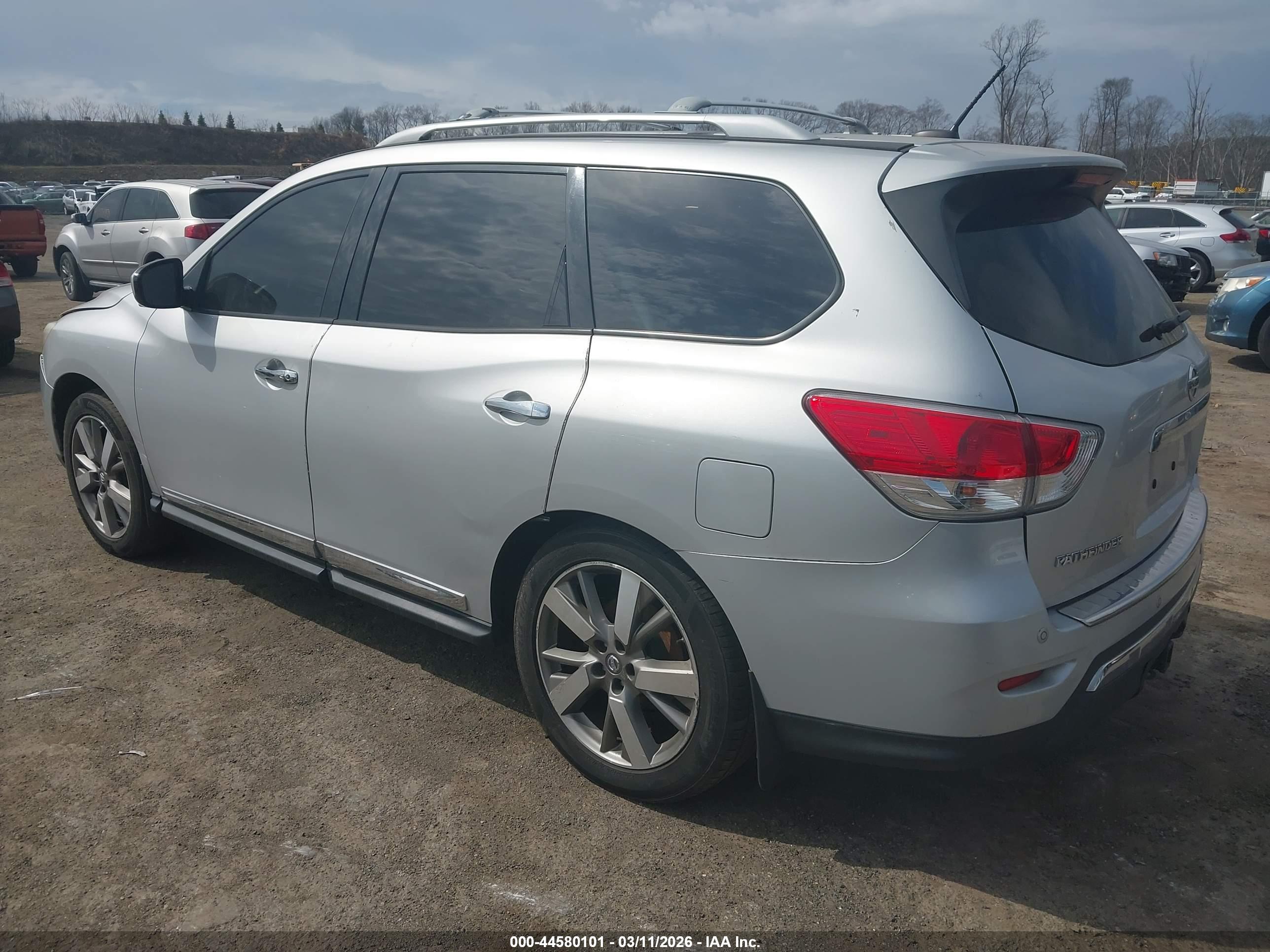 NISSAN PATHFINDER image 3