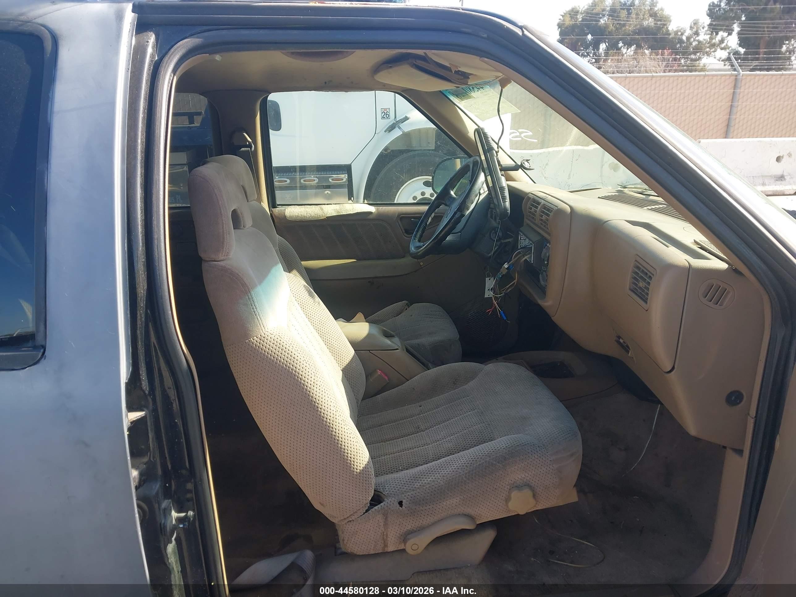 CHEVROLET BLAZER image 5