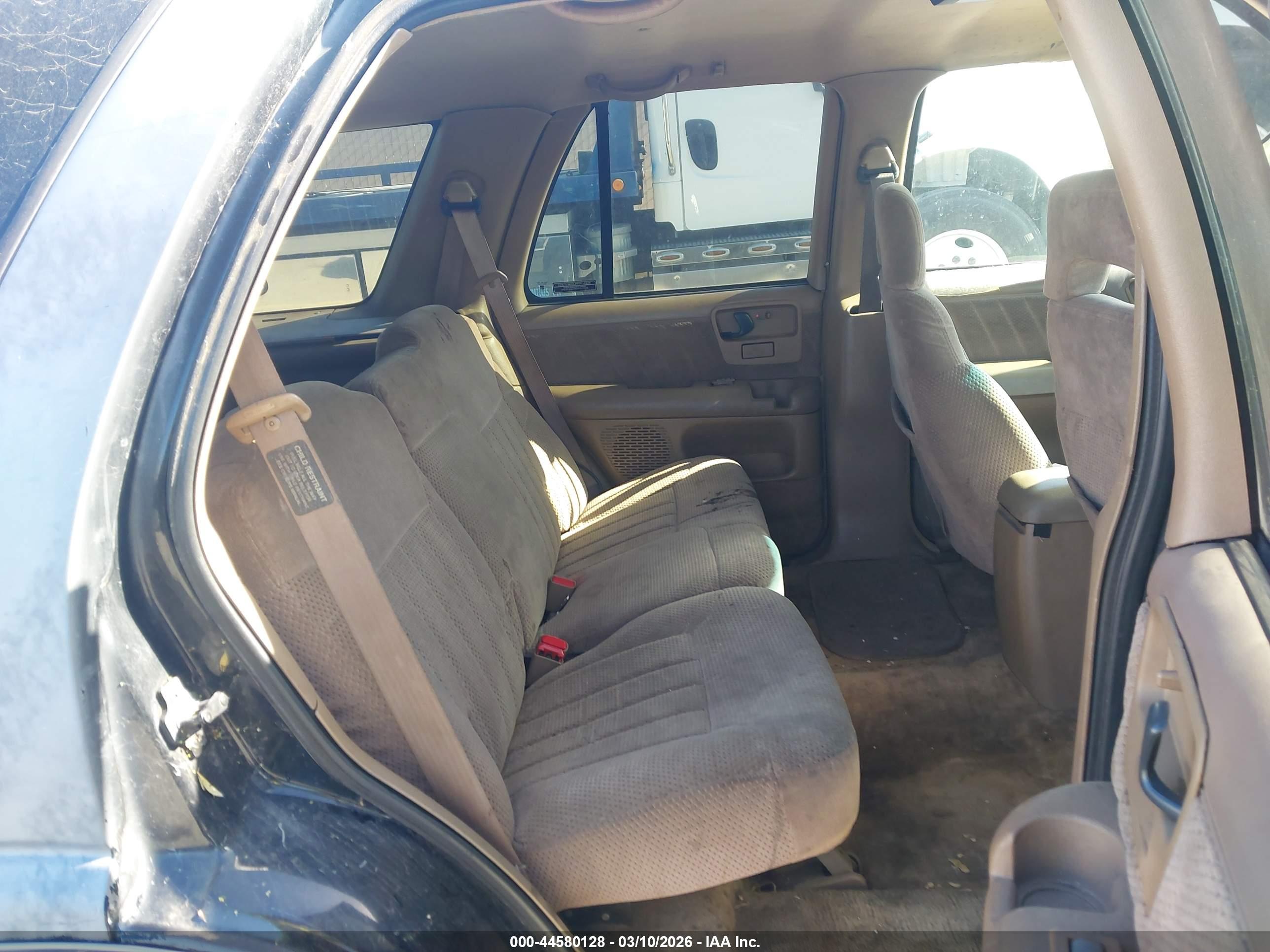 CHEVROLET BLAZER image 8