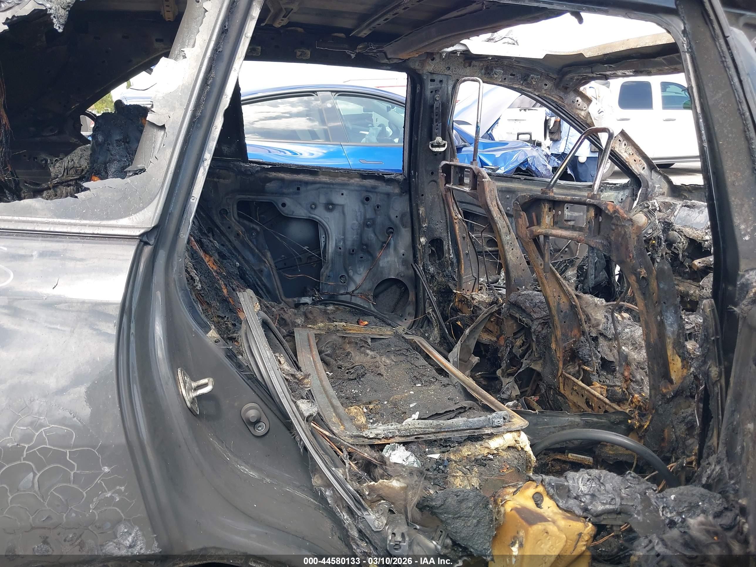 TOYOTA RAV4 image 8