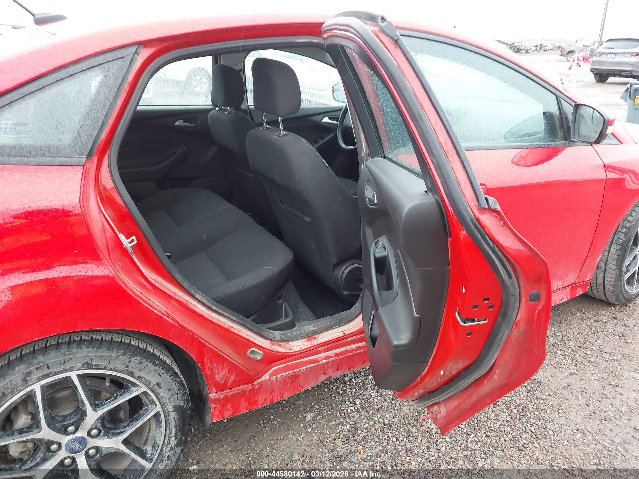 FORD FOCUS image 8