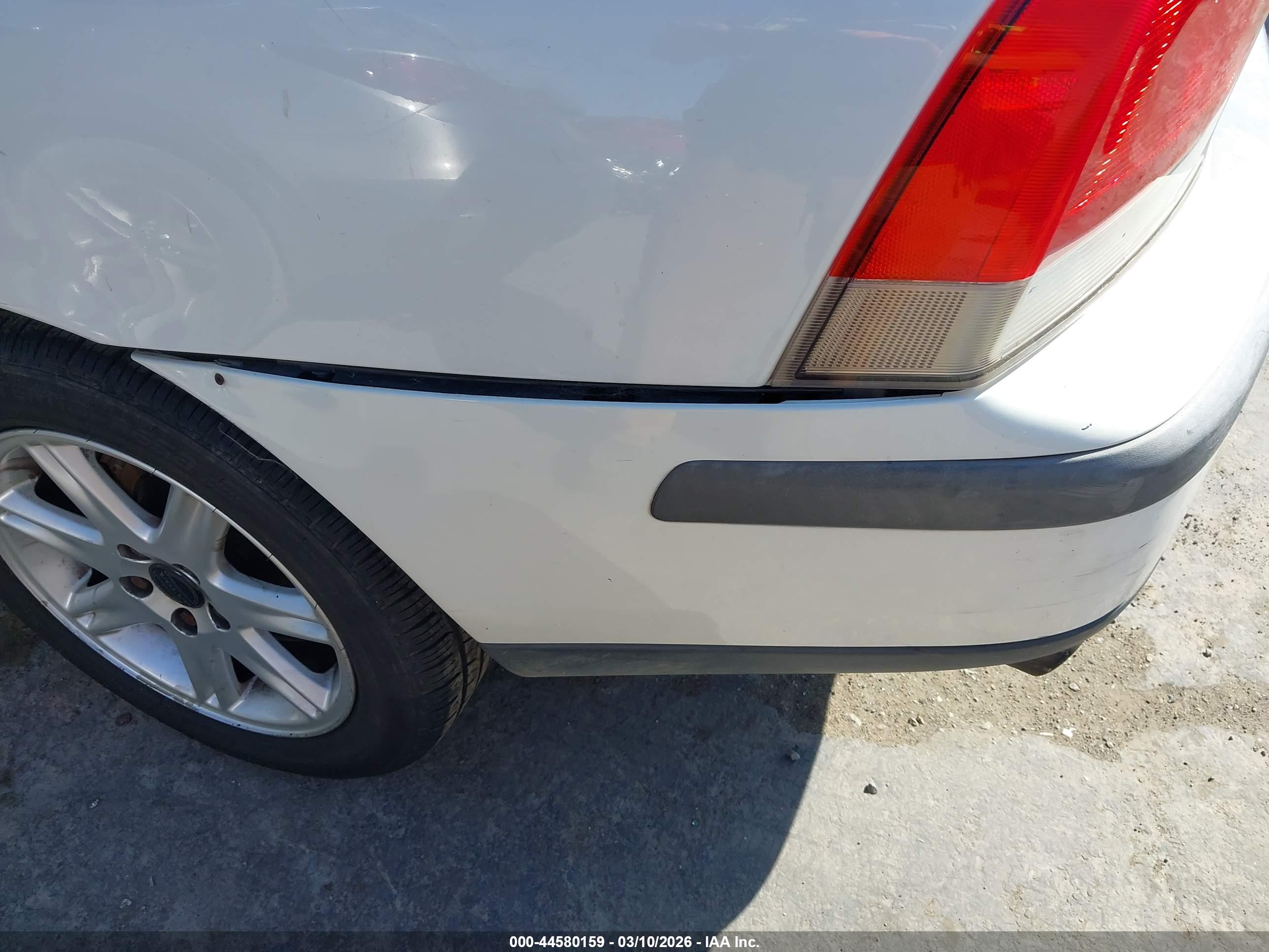 VOLVO S60 image 6