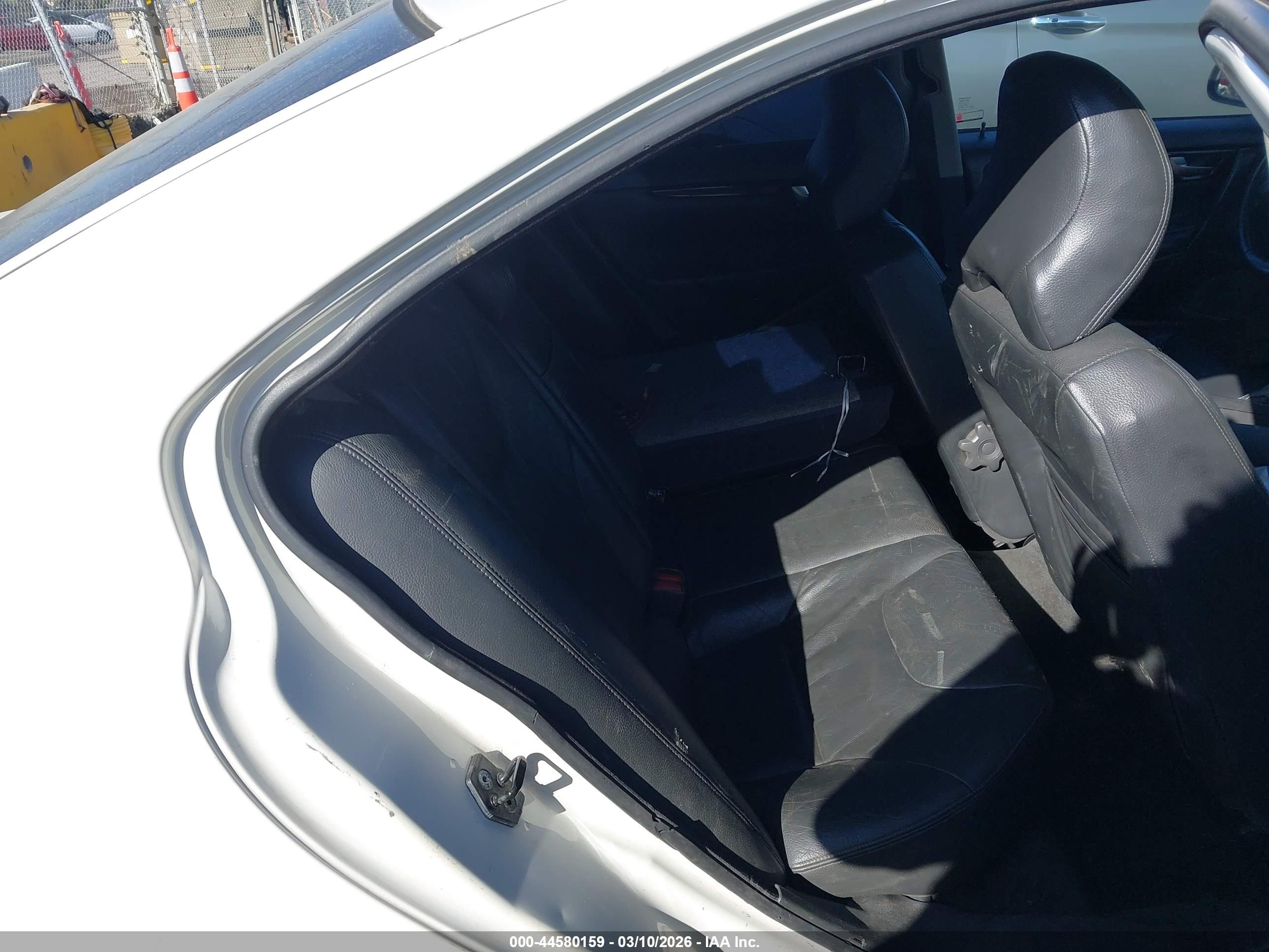 VOLVO S60 image 8