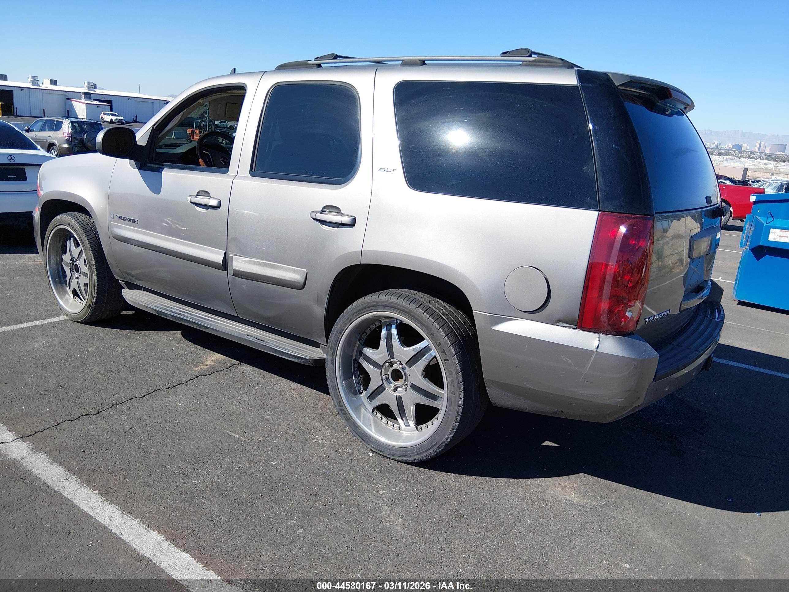 GMC YUKON image 3