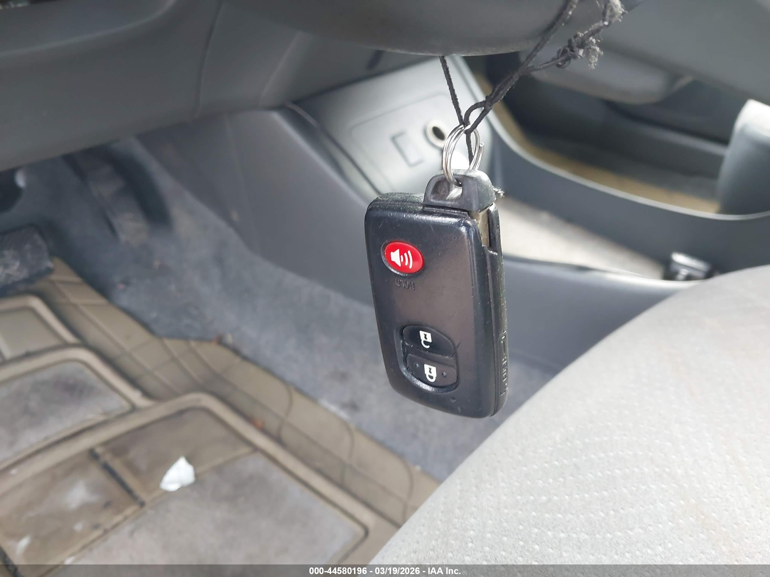 TOYOTA PRIUS image 11