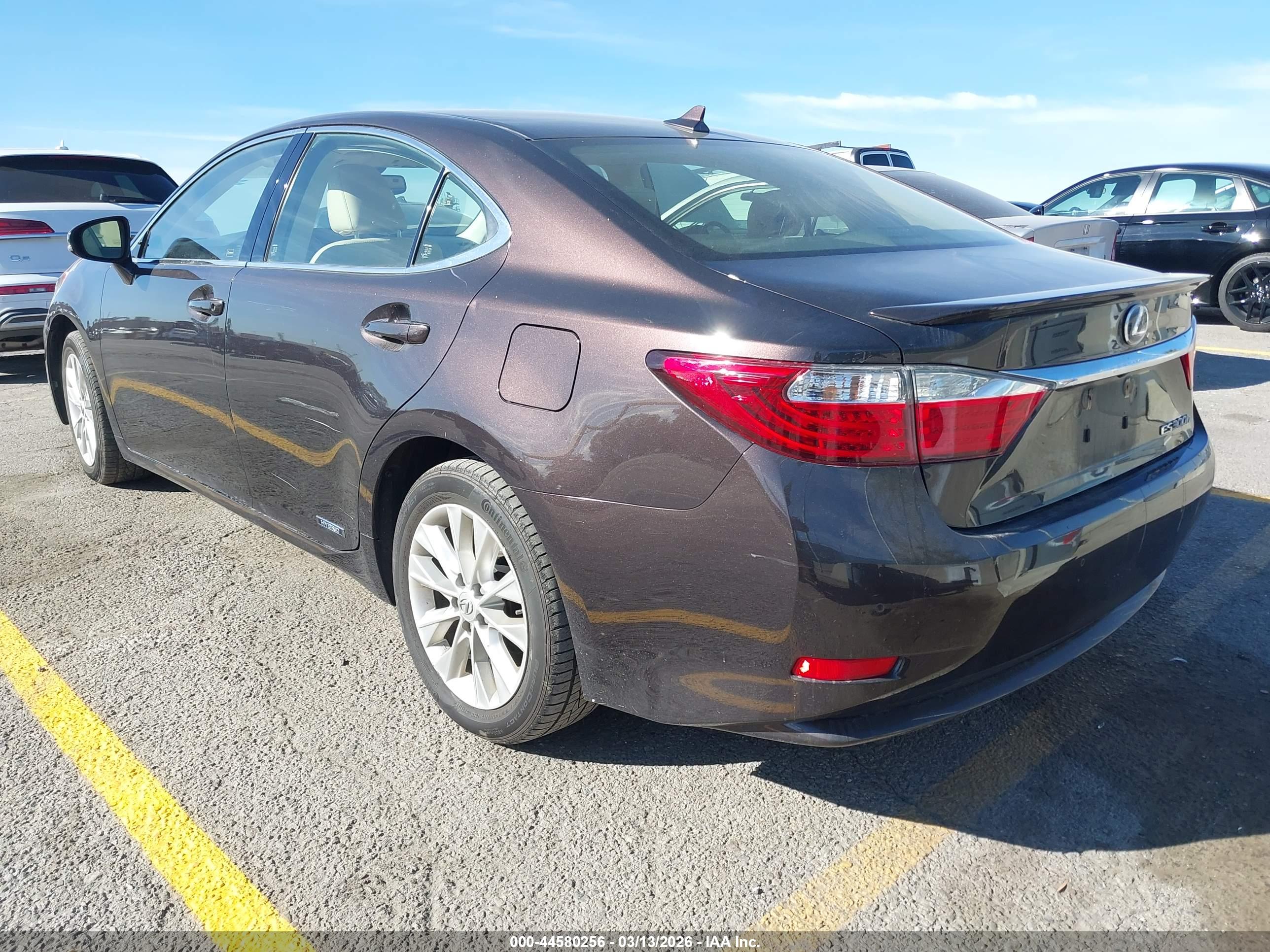 LEXUS ES image 3