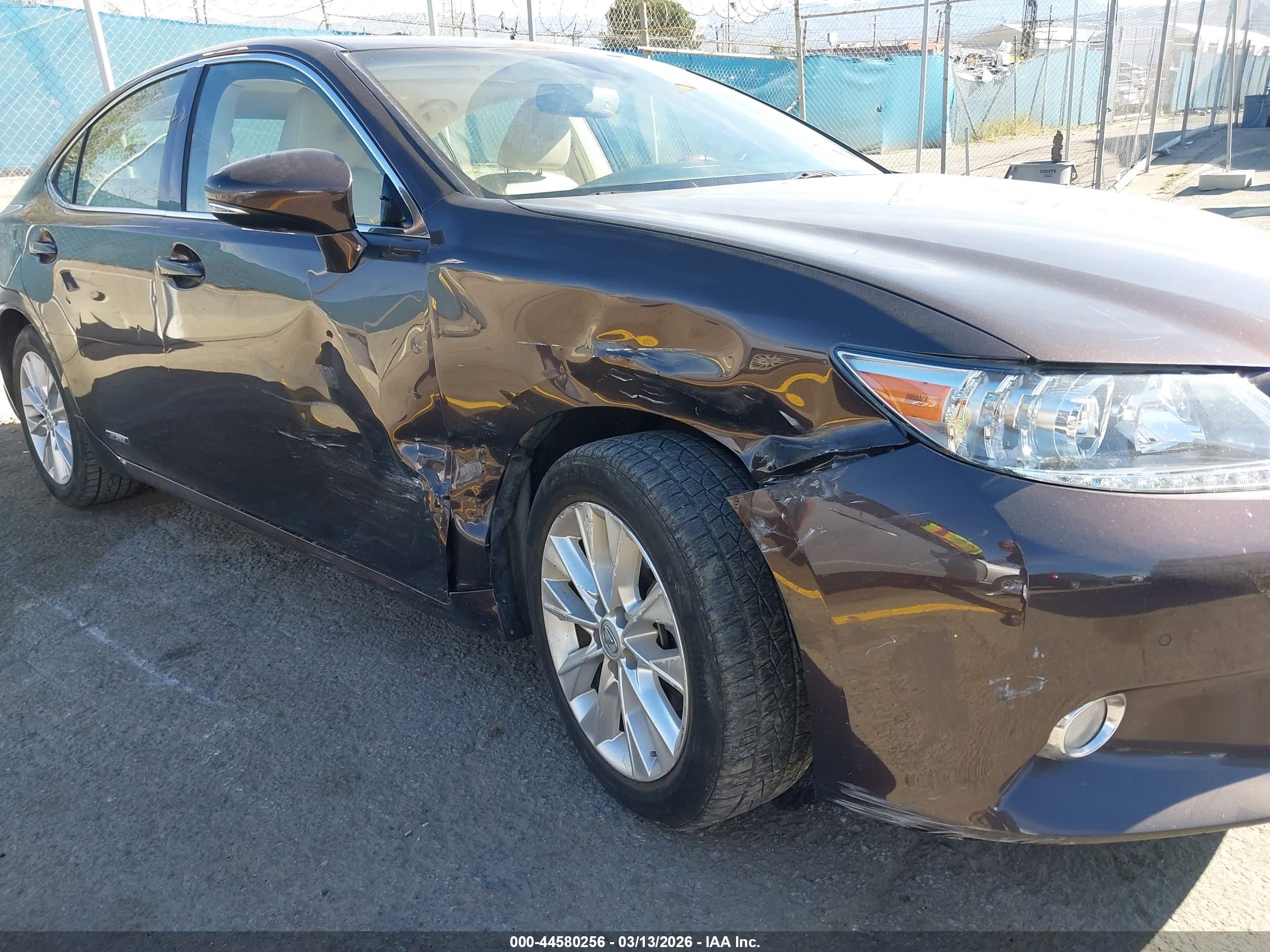 LEXUS ES image 6