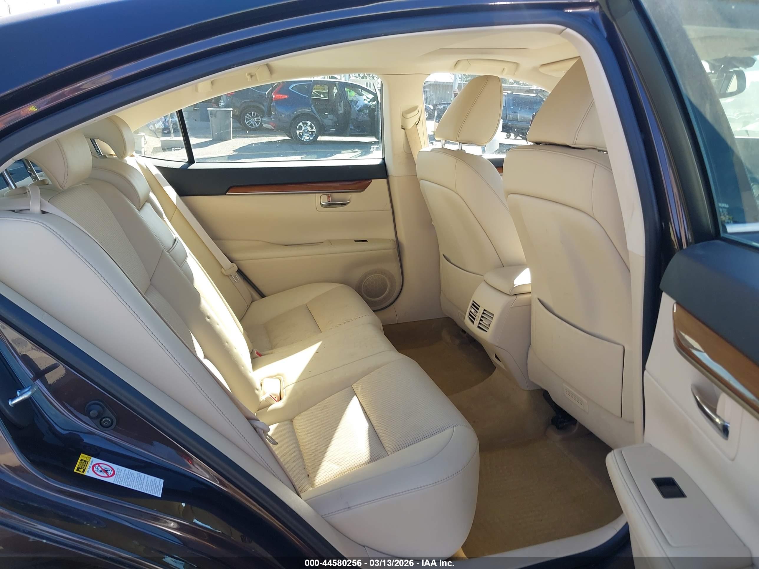 LEXUS ES image 8