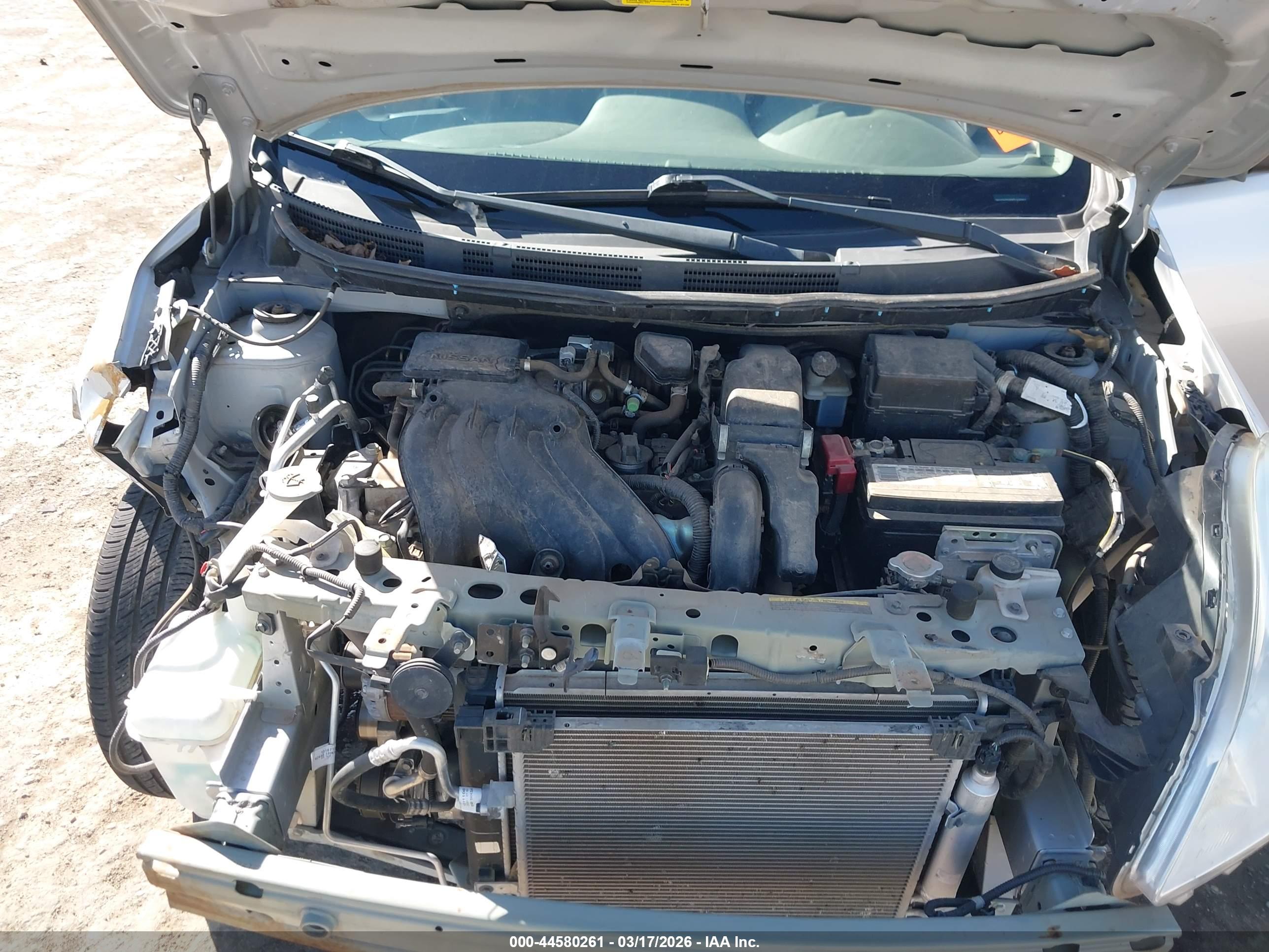 NISSAN VERSA image 10