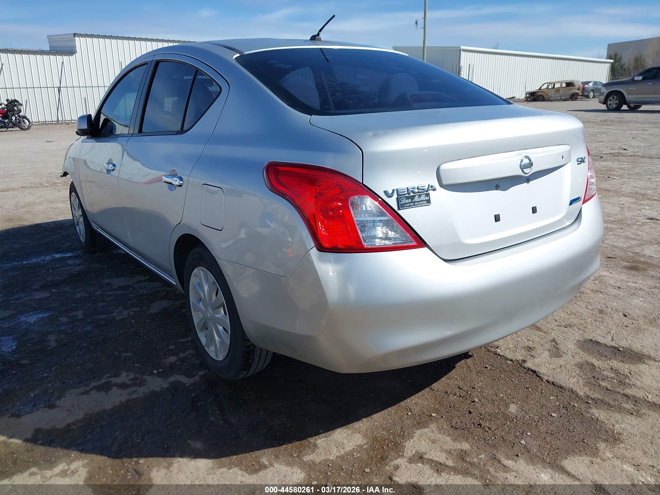NISSAN VERSA image 3
