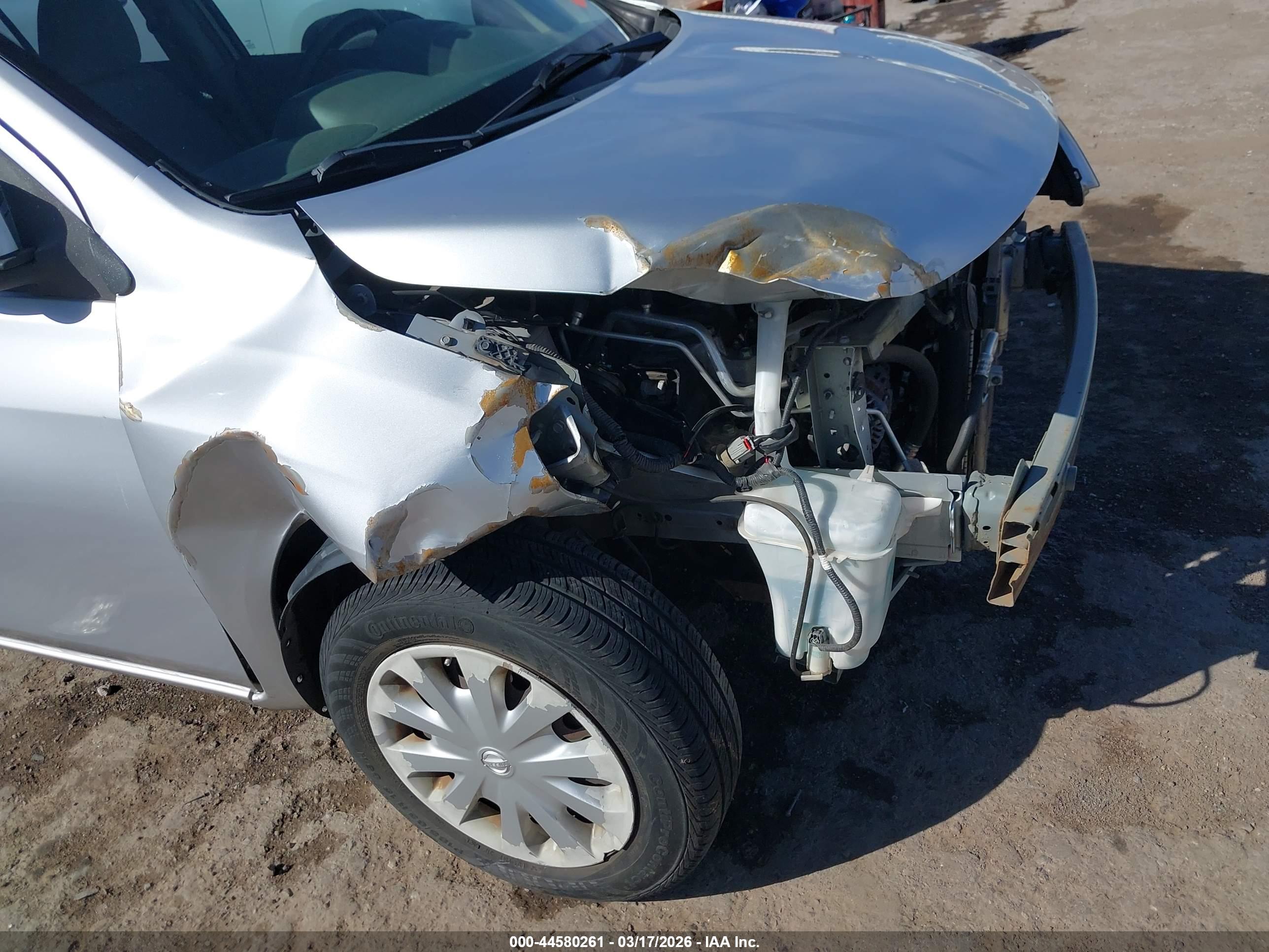 NISSAN VERSA image 6