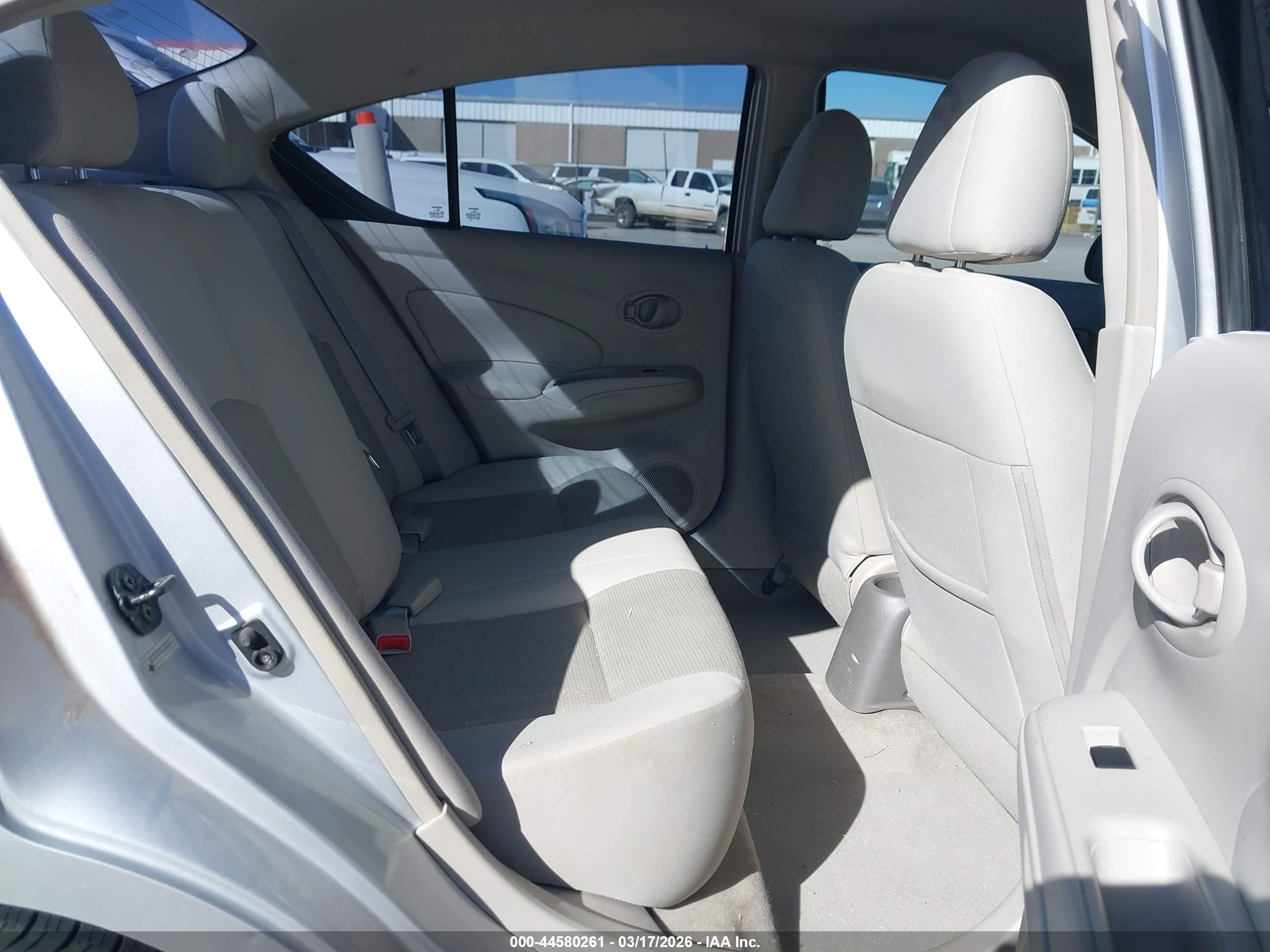 NISSAN VERSA image 8