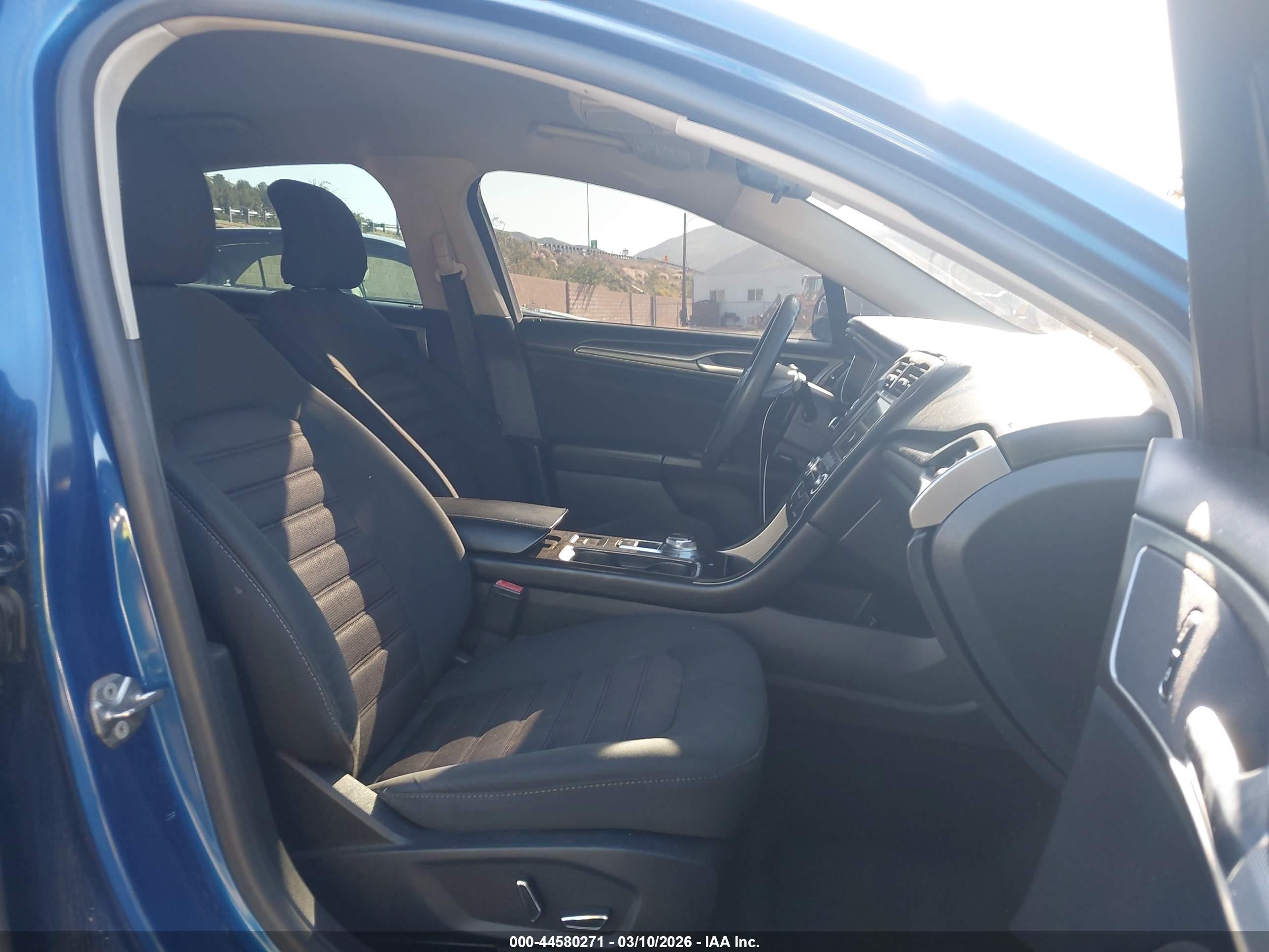 FORD FUSION image 5