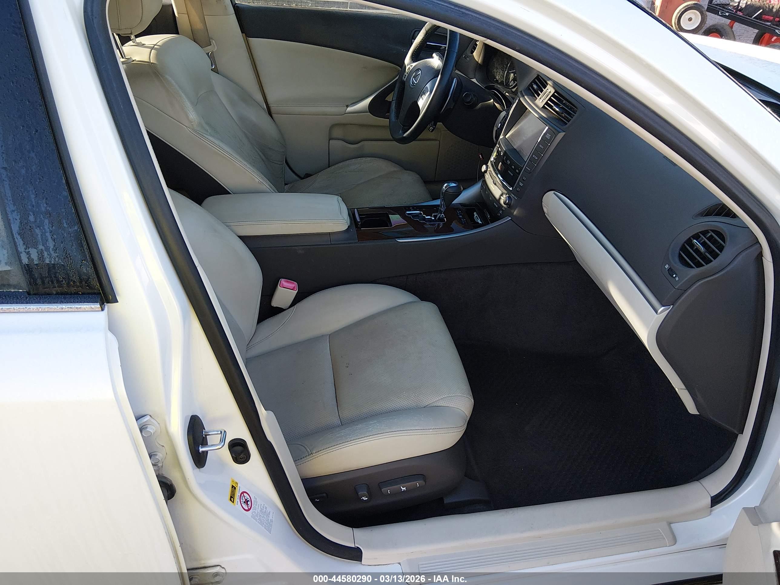 LEXUS IS image 5