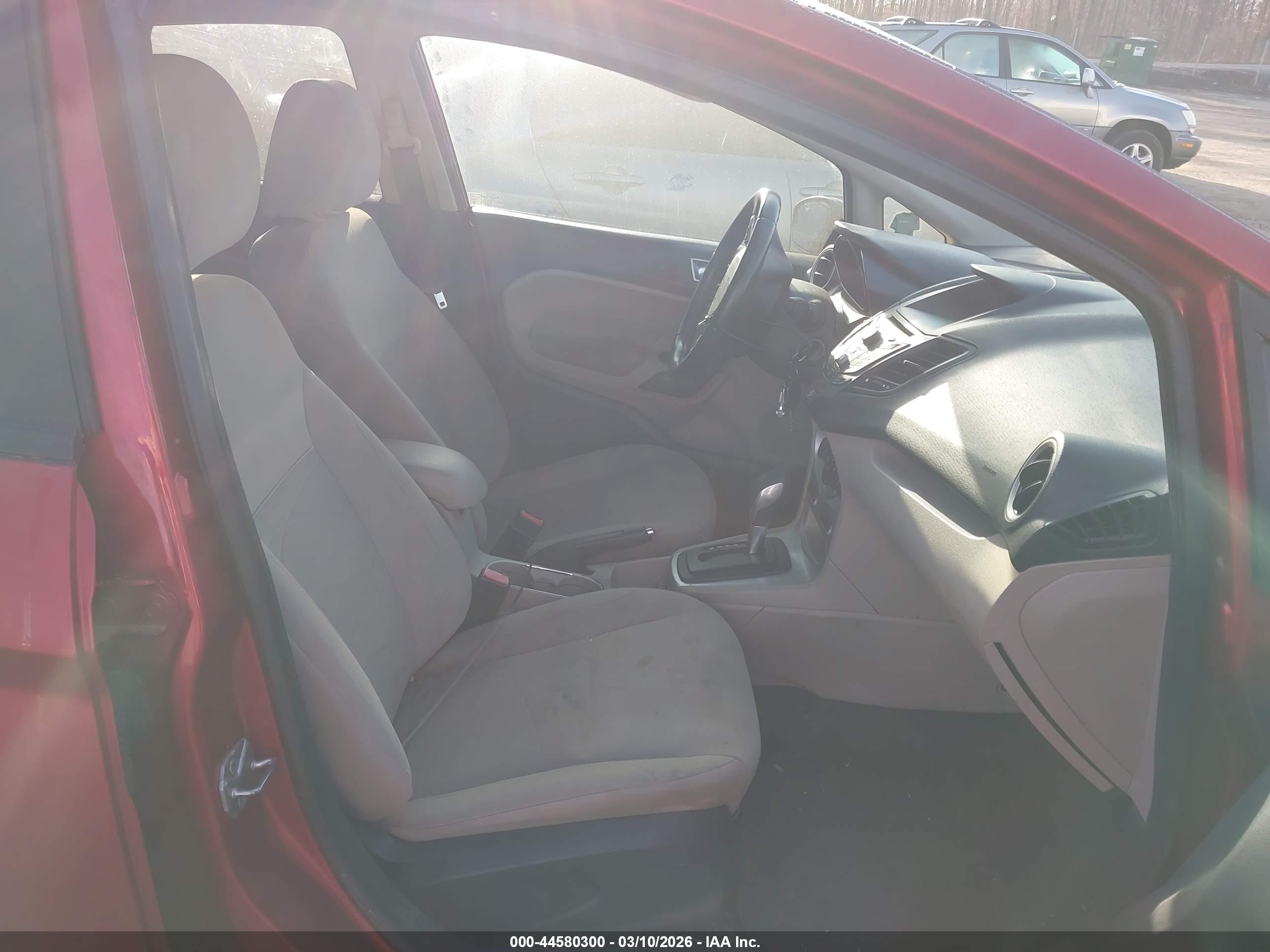 FORD FIESTA image 5