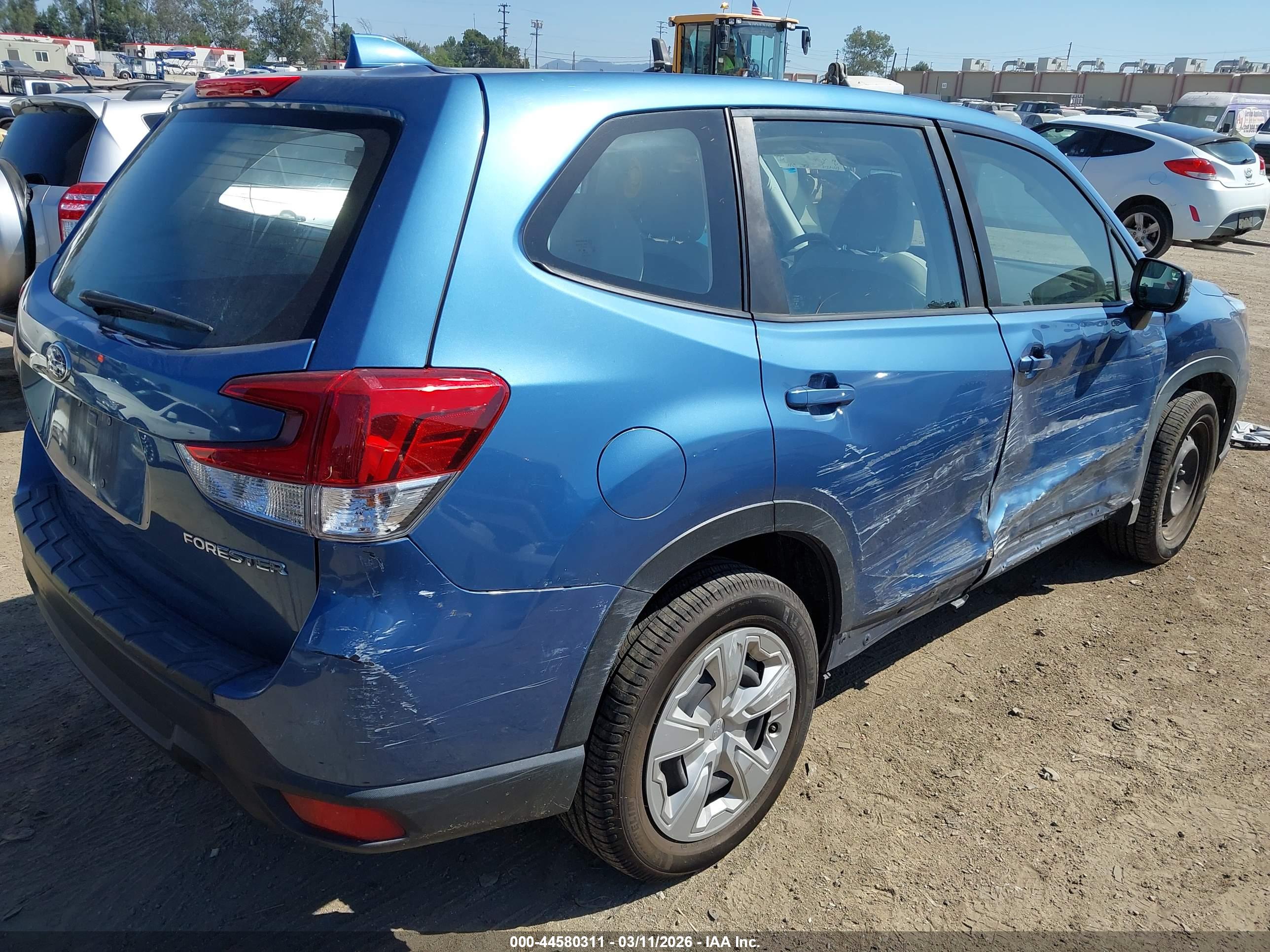 SUBARU FORESTER image 4
