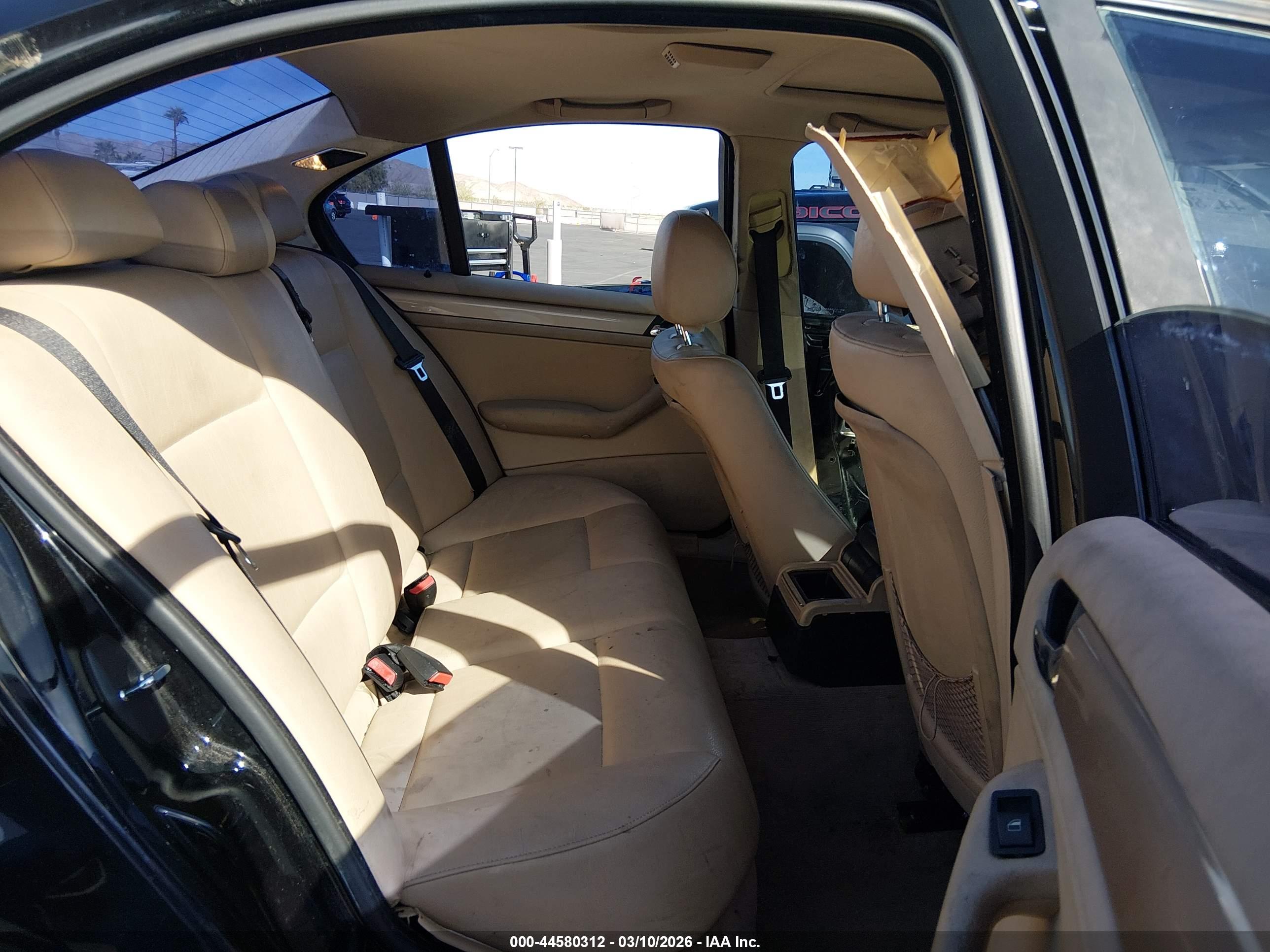 BMW 325I image 8