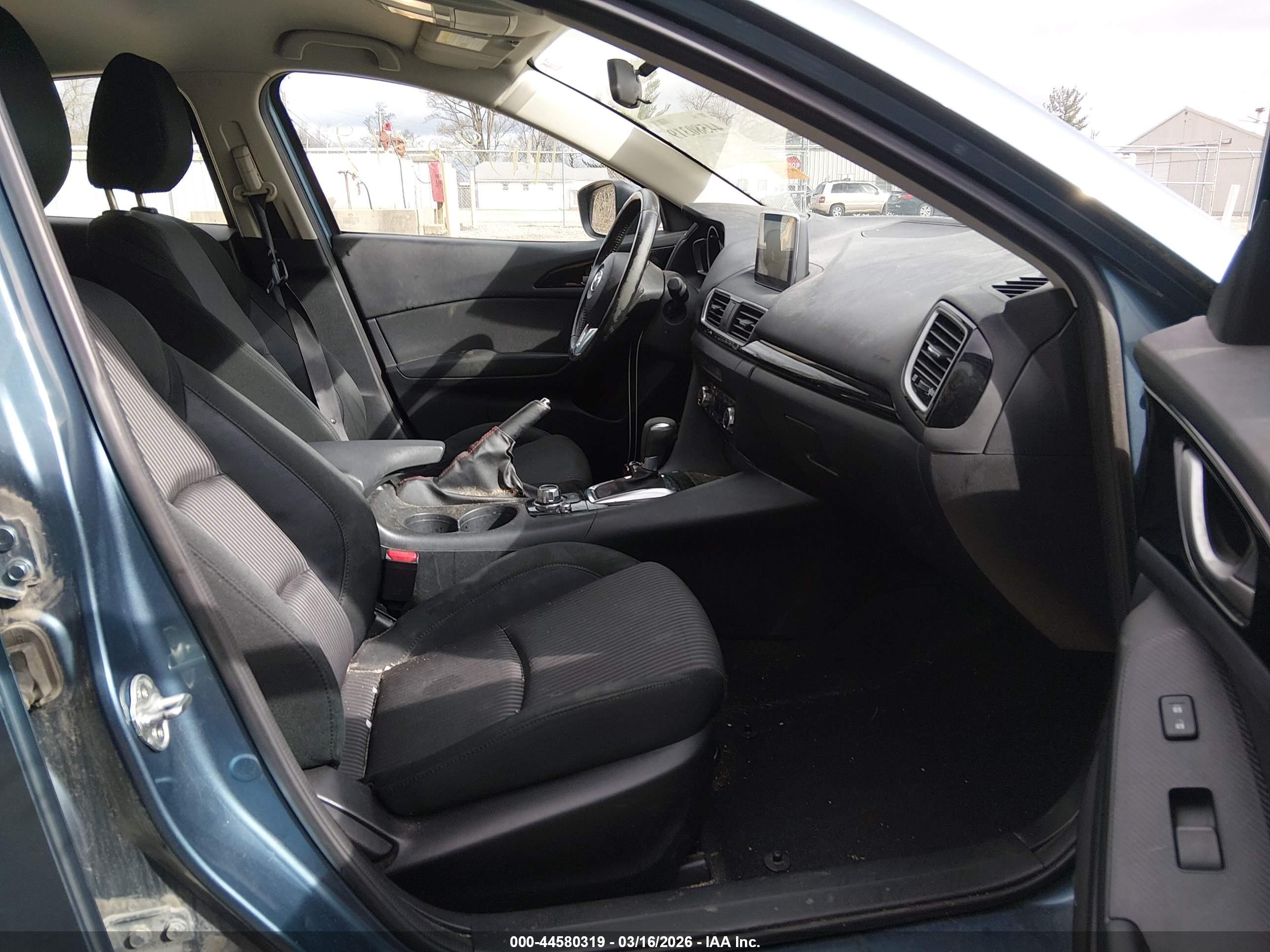 MAZDA MAZDA3 image 5