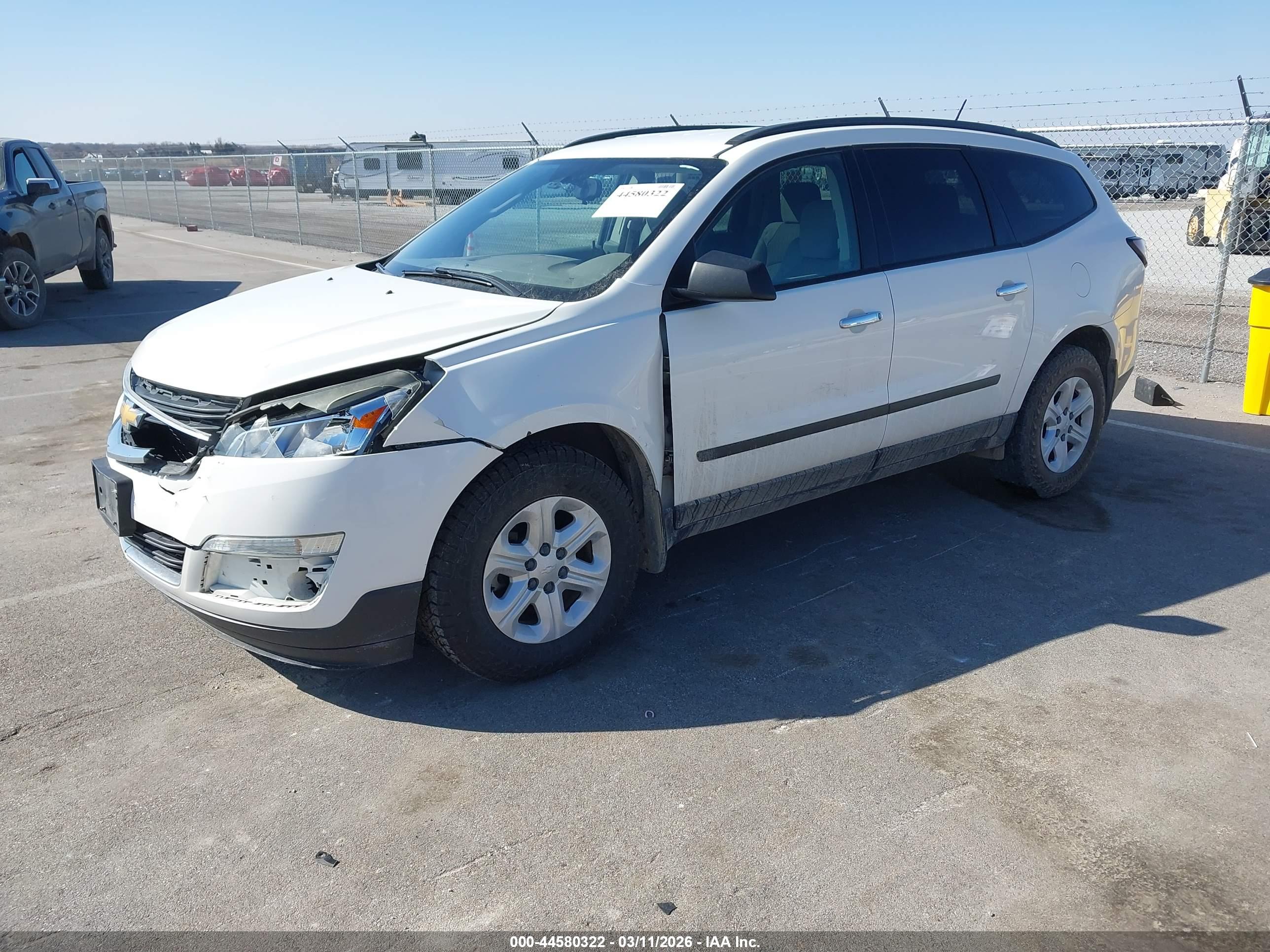 CHEVROLET TRAVERSE image 2