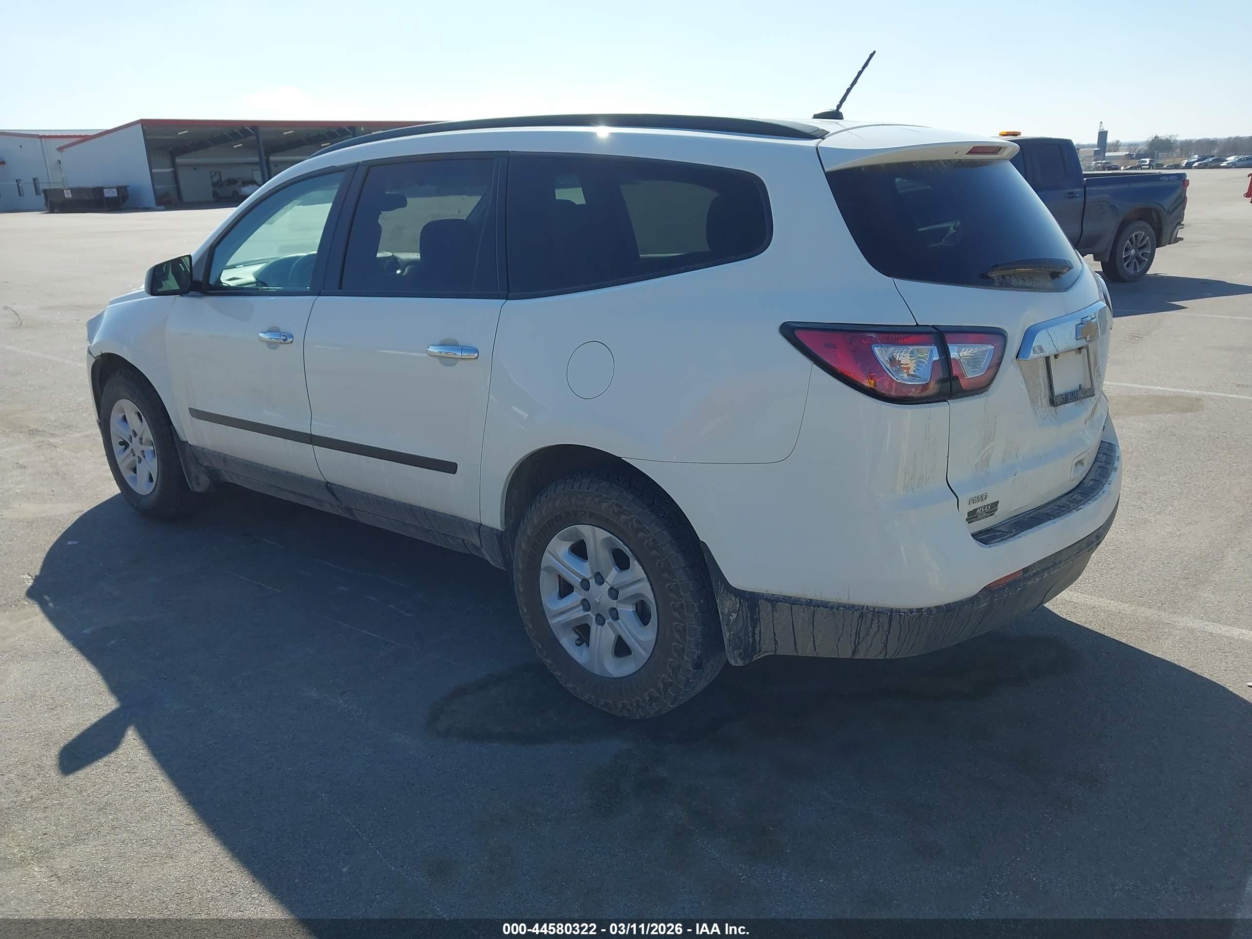 CHEVROLET TRAVERSE image 3