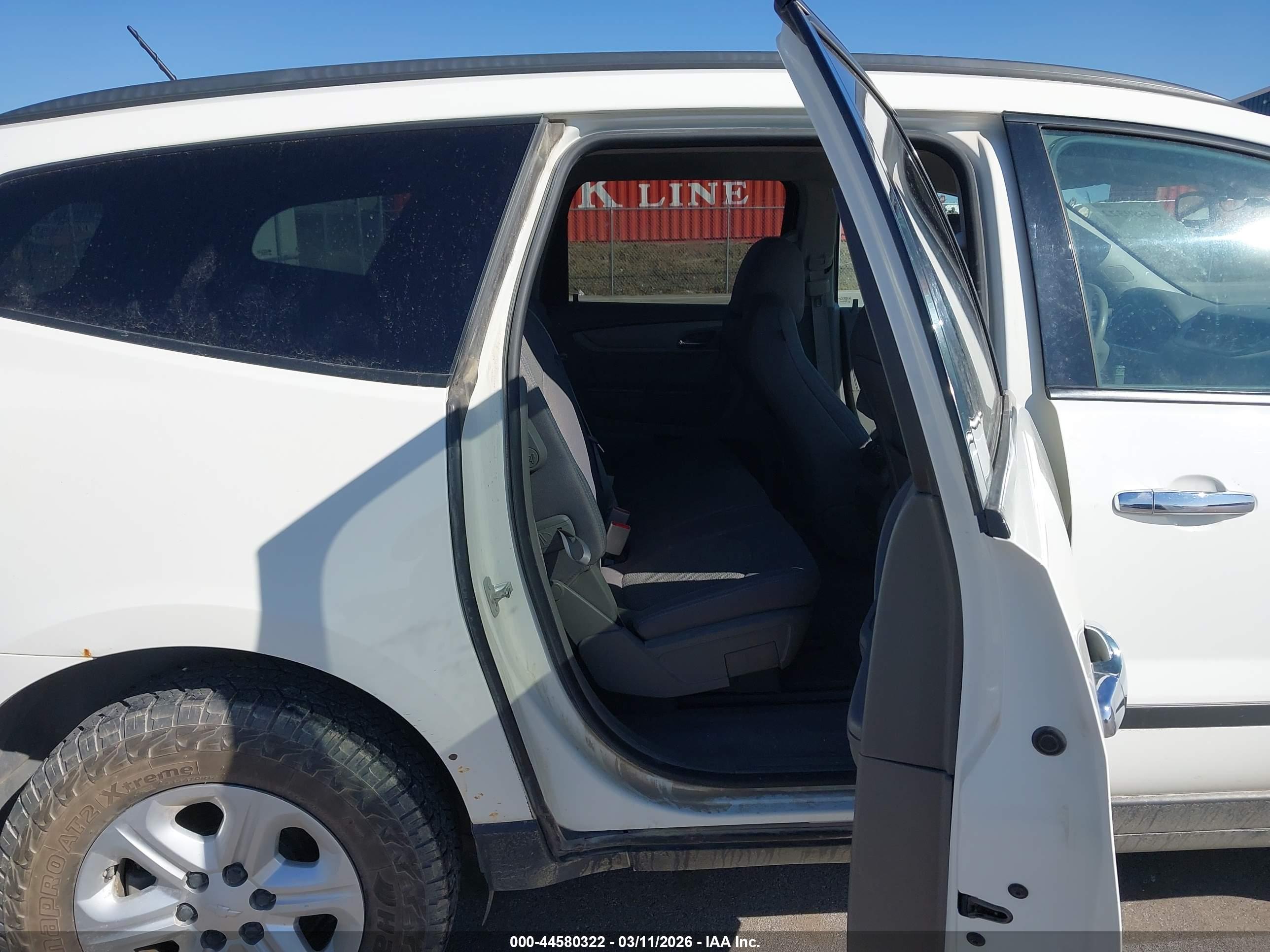 CHEVROLET TRAVERSE image 8