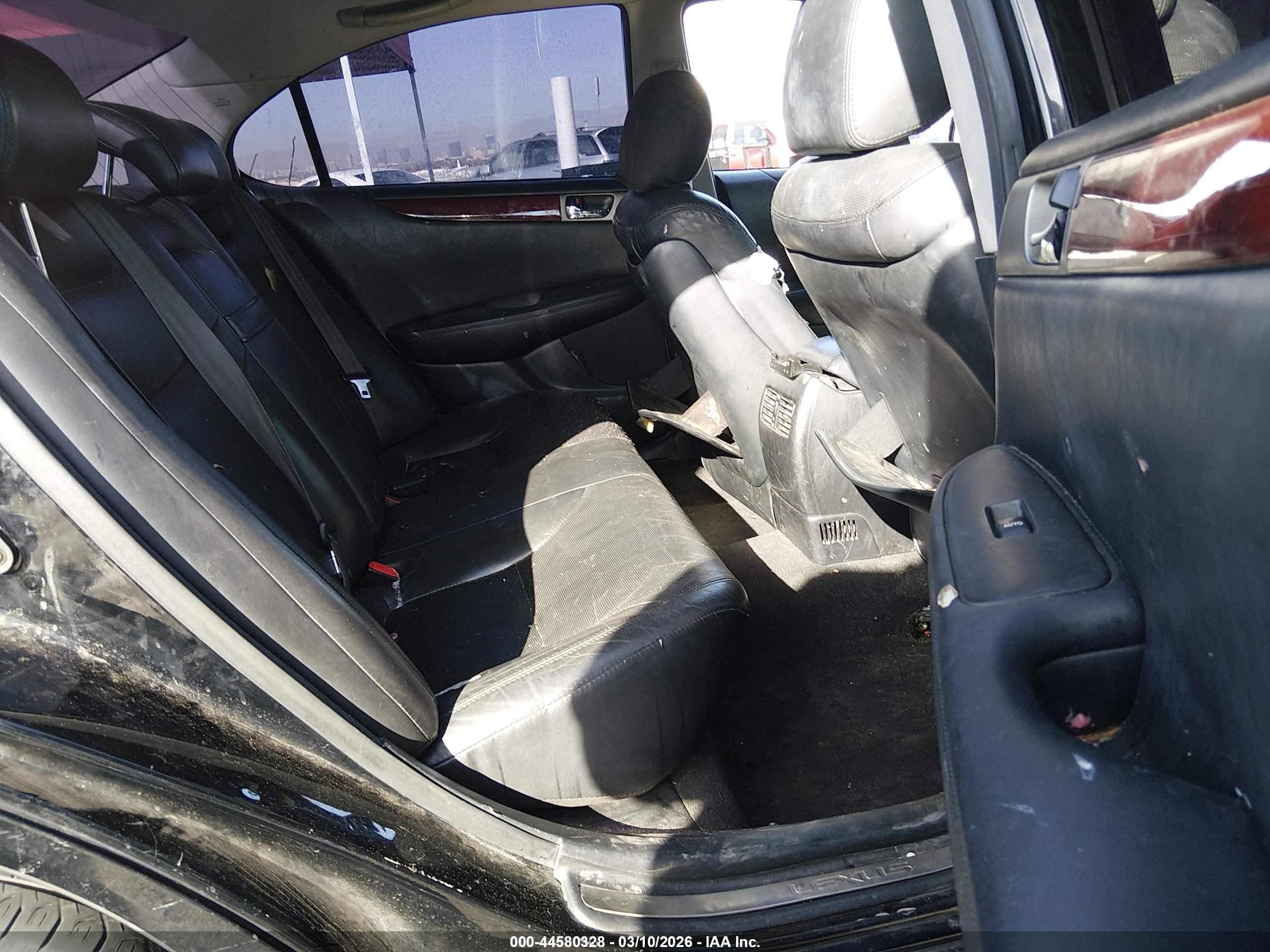 LEXUS ES image 8