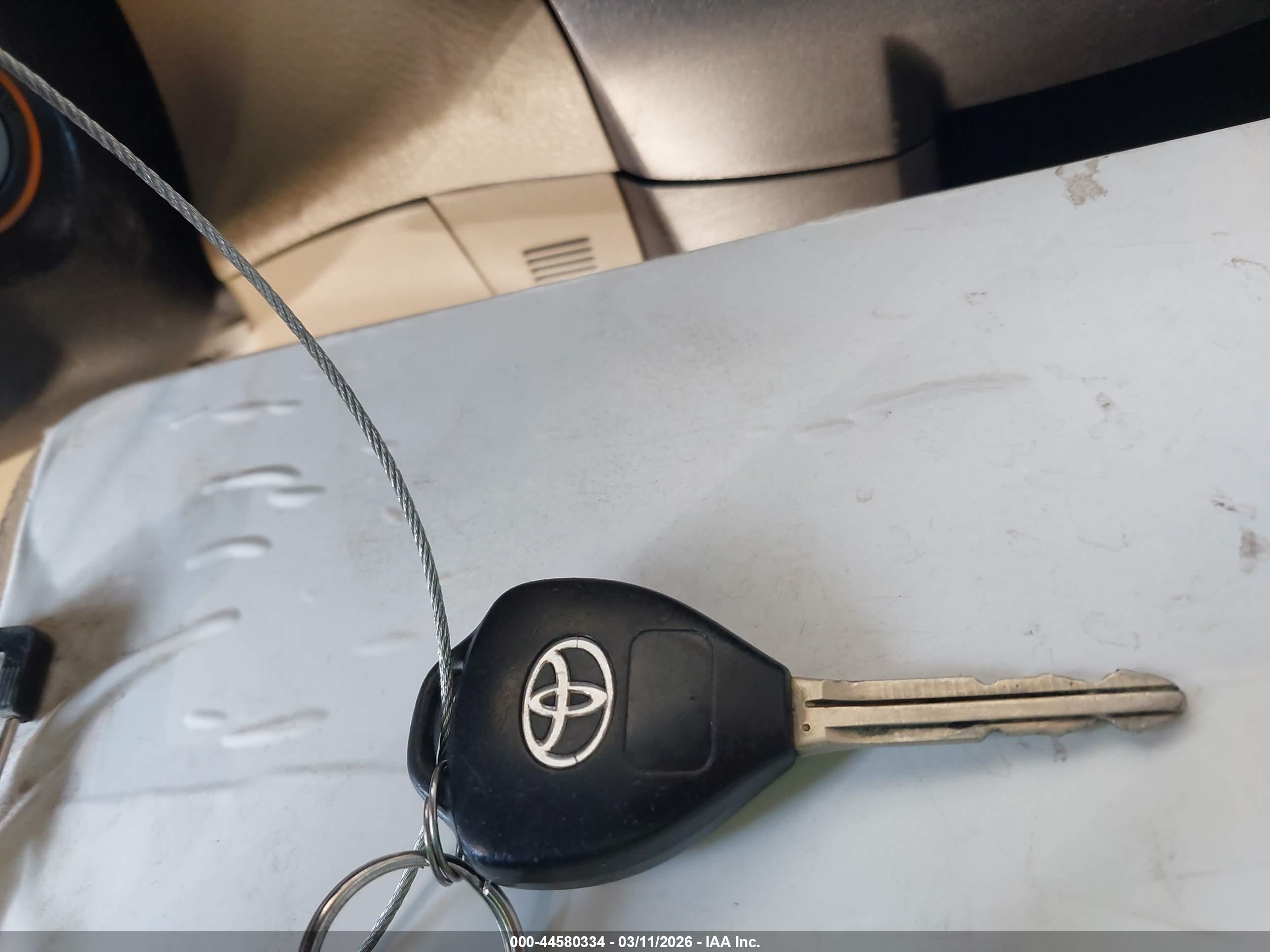 TOYOTA RAV4 image 11