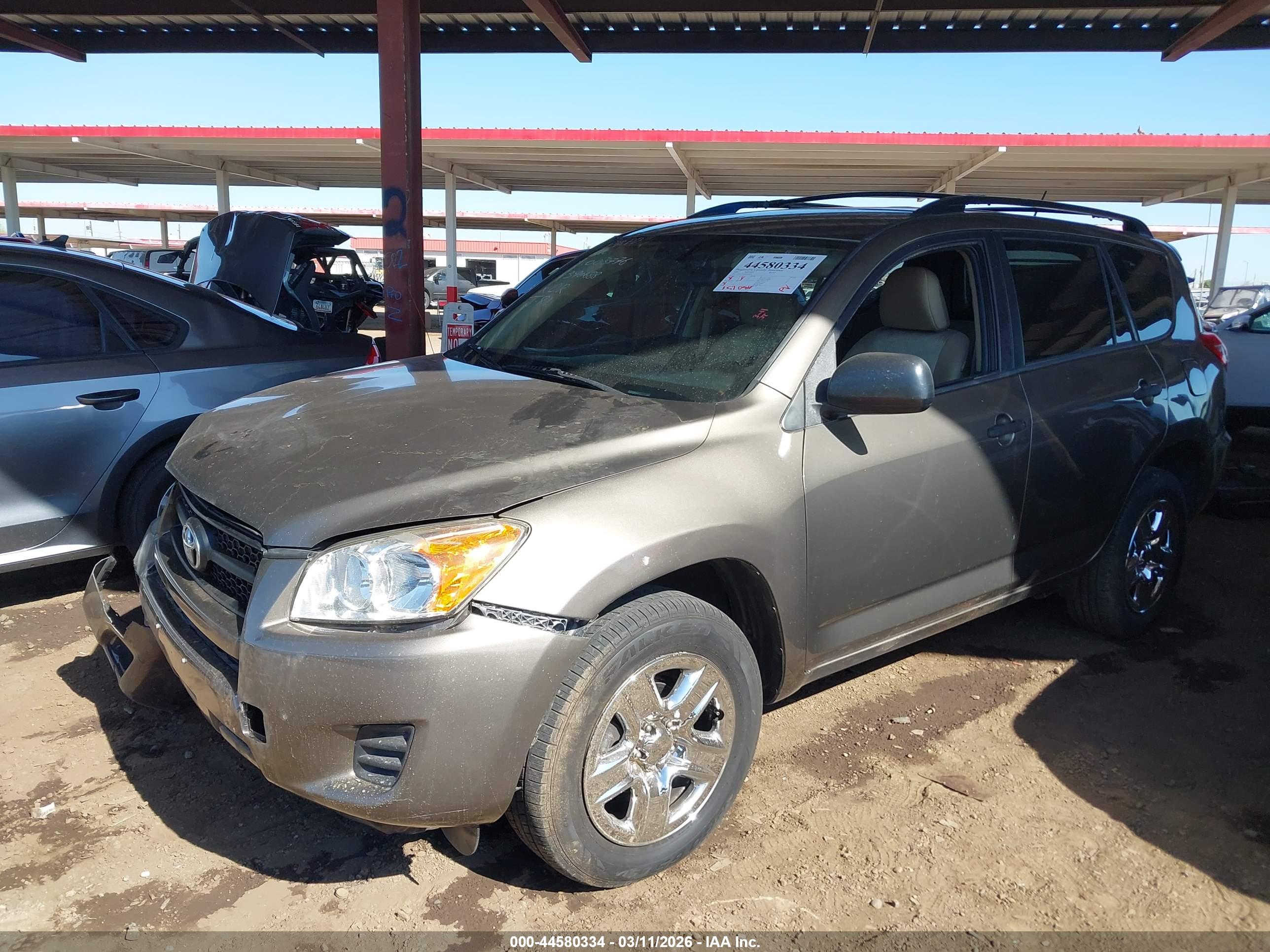 TOYOTA RAV4 image 2