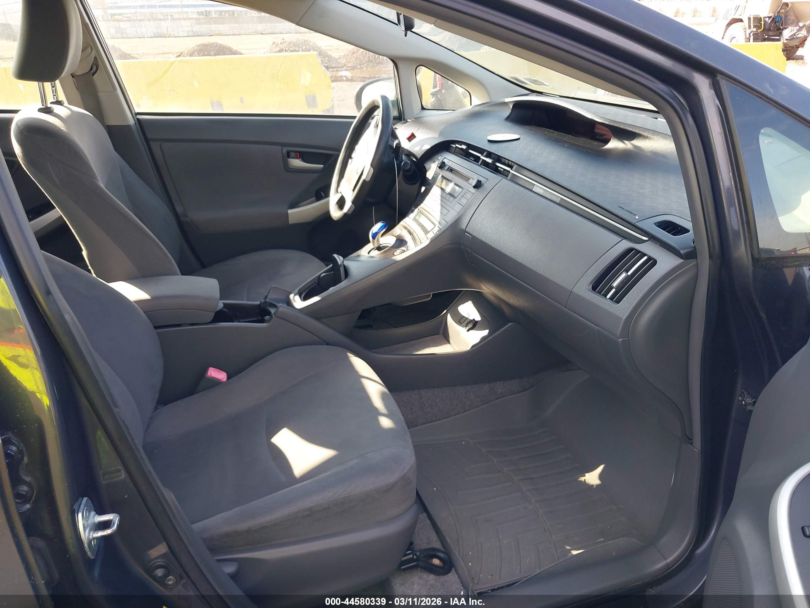 TOYOTA PRIUS image 5